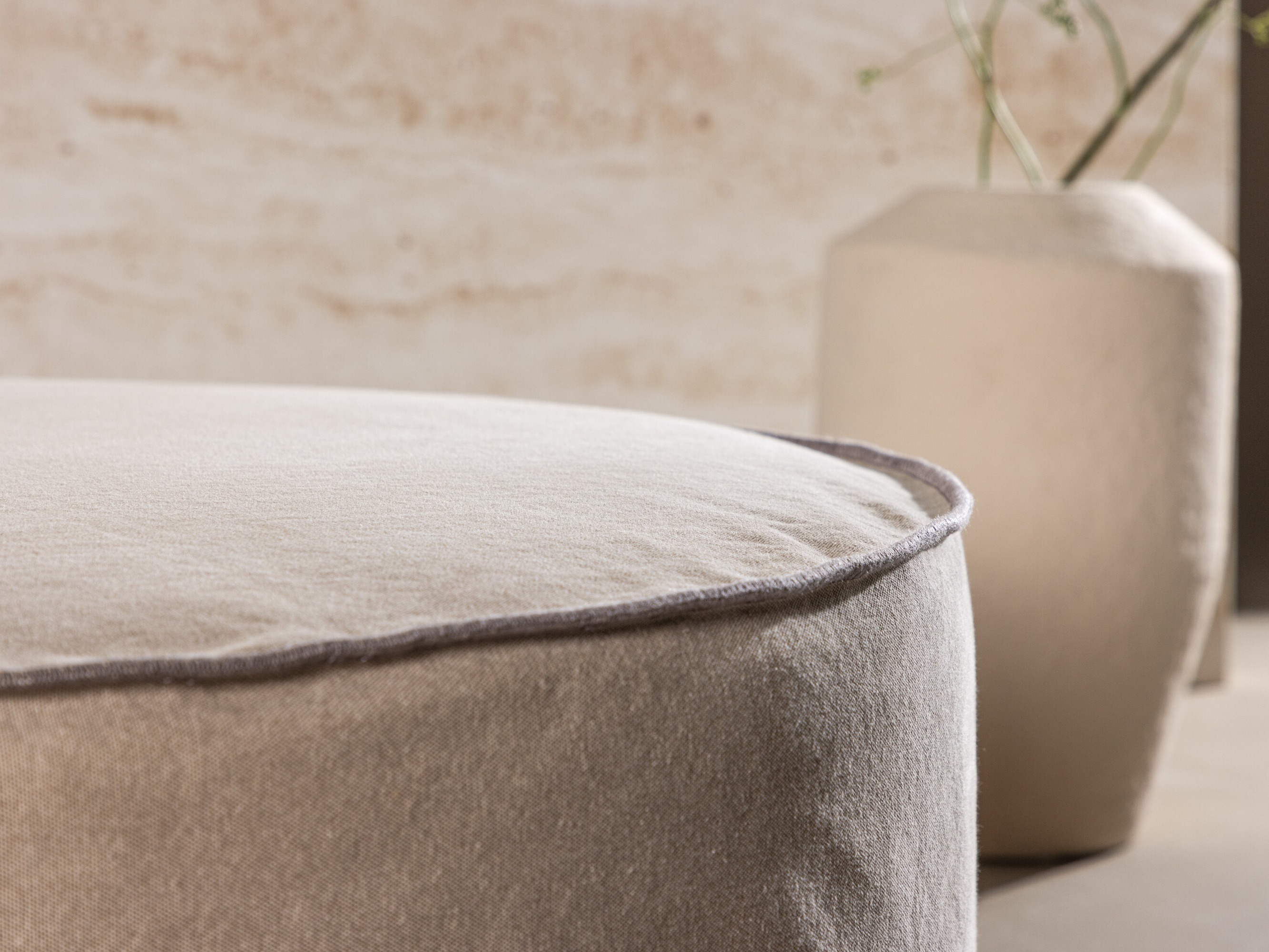 Klop z oblazinjenjem Dallas 5006 (Svetlo rjava)