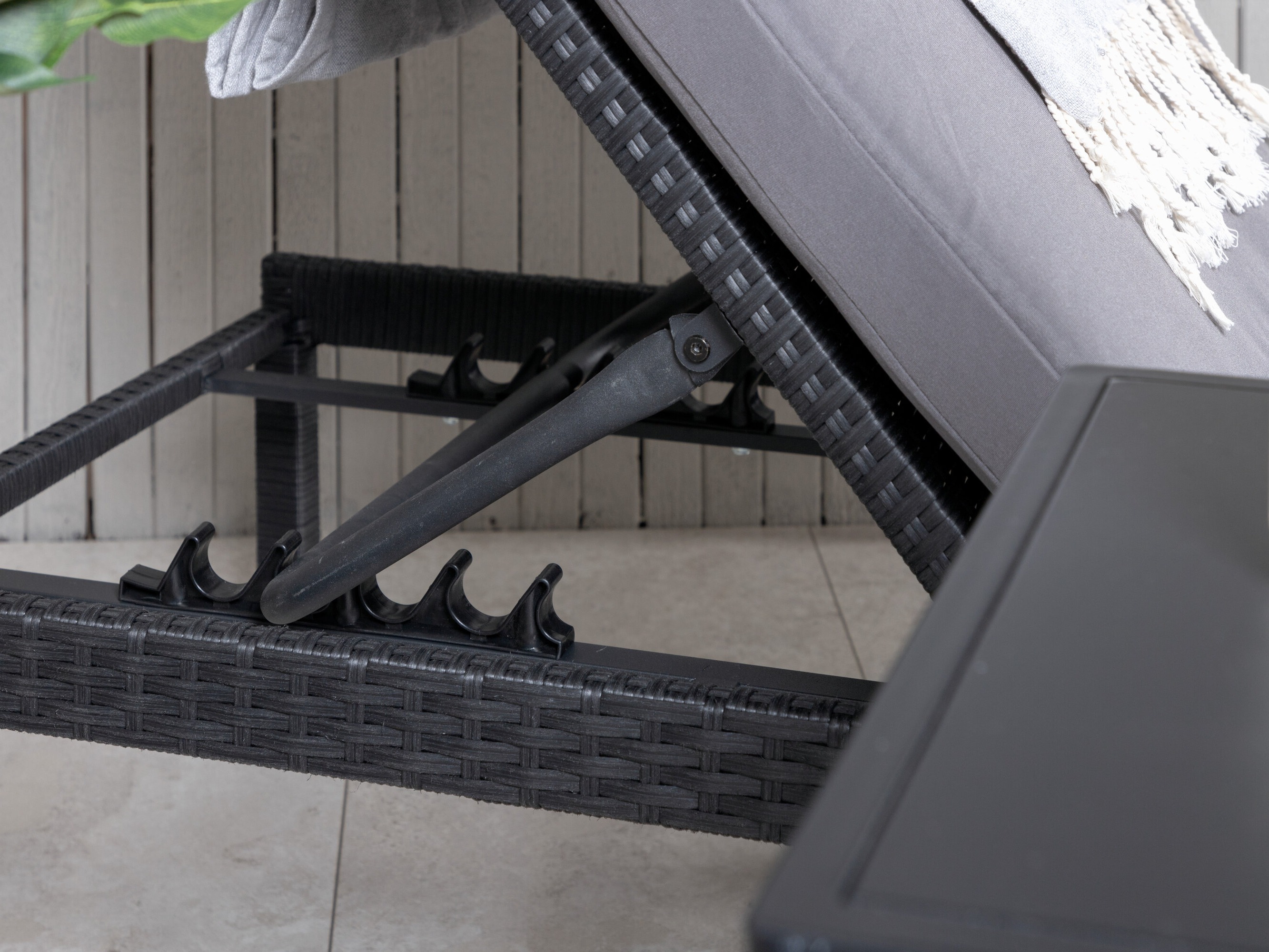 Vrtni ležalnik Dallas 904 (Črna + Siva)