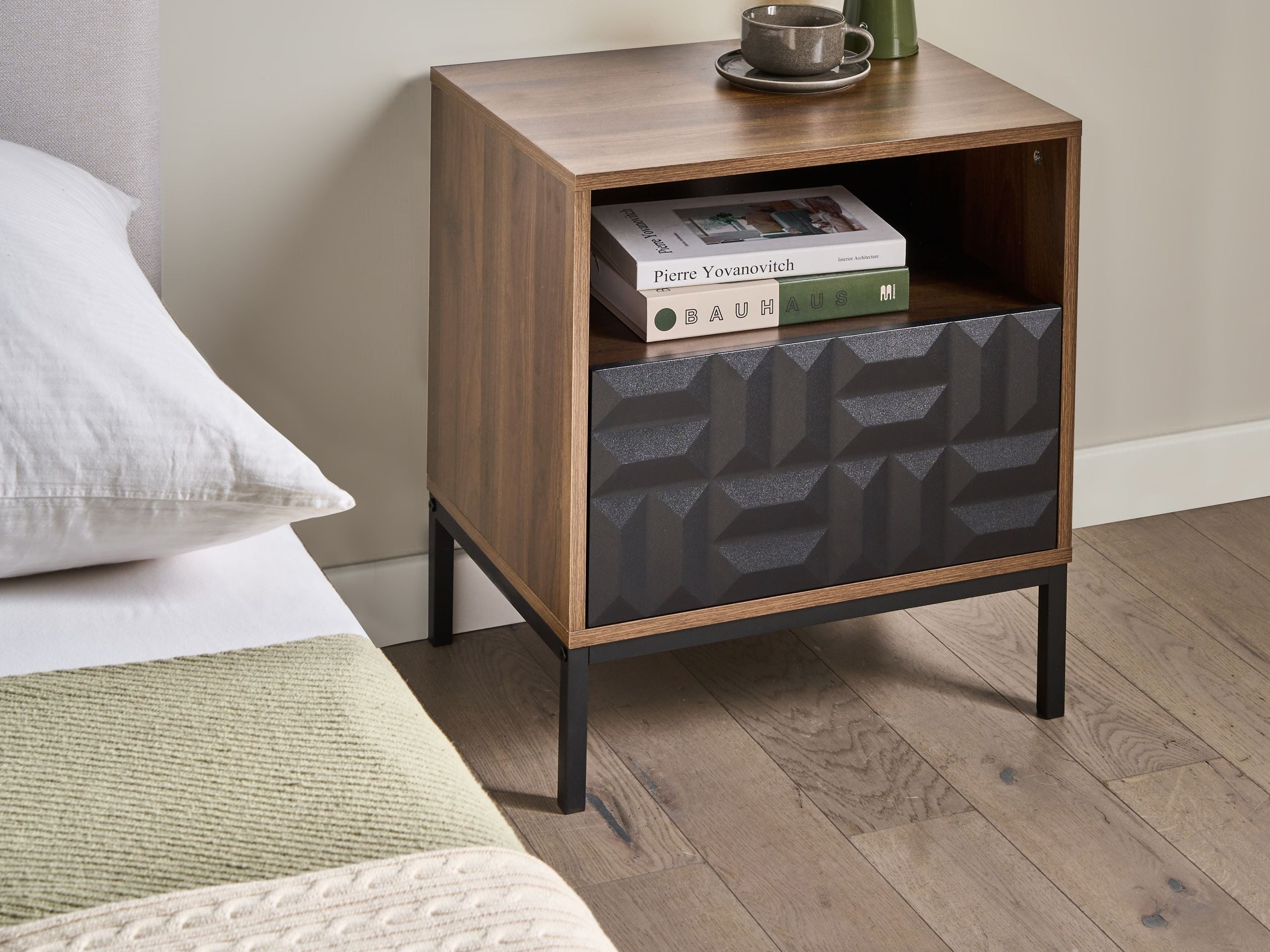 Nočna omarica Berwyn 2906