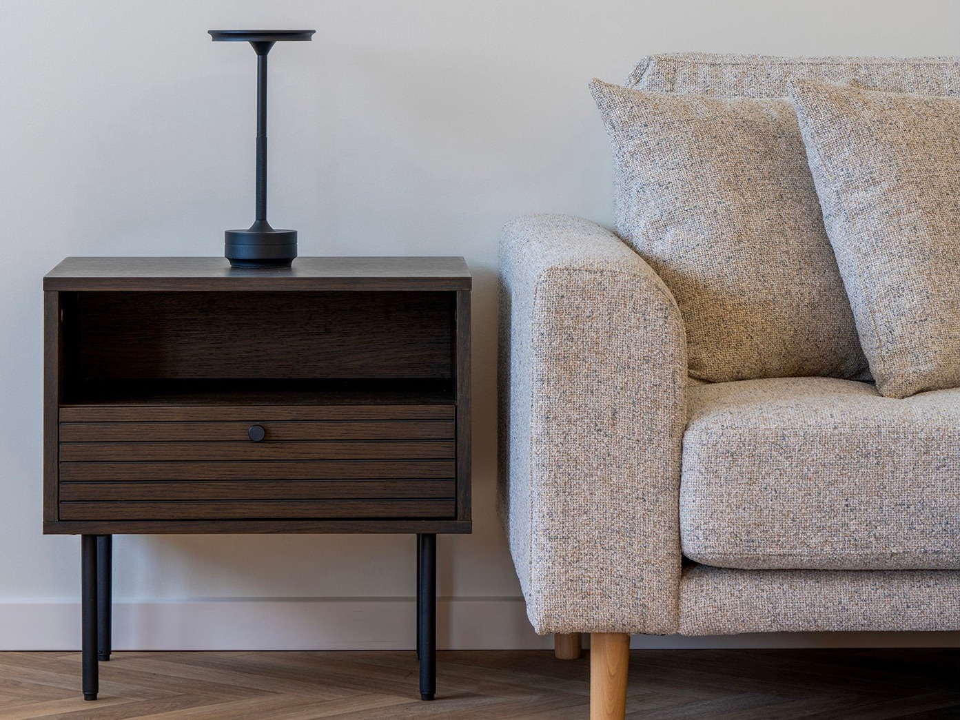 Nočna omarica Elbelme 100 (Temen hrast)