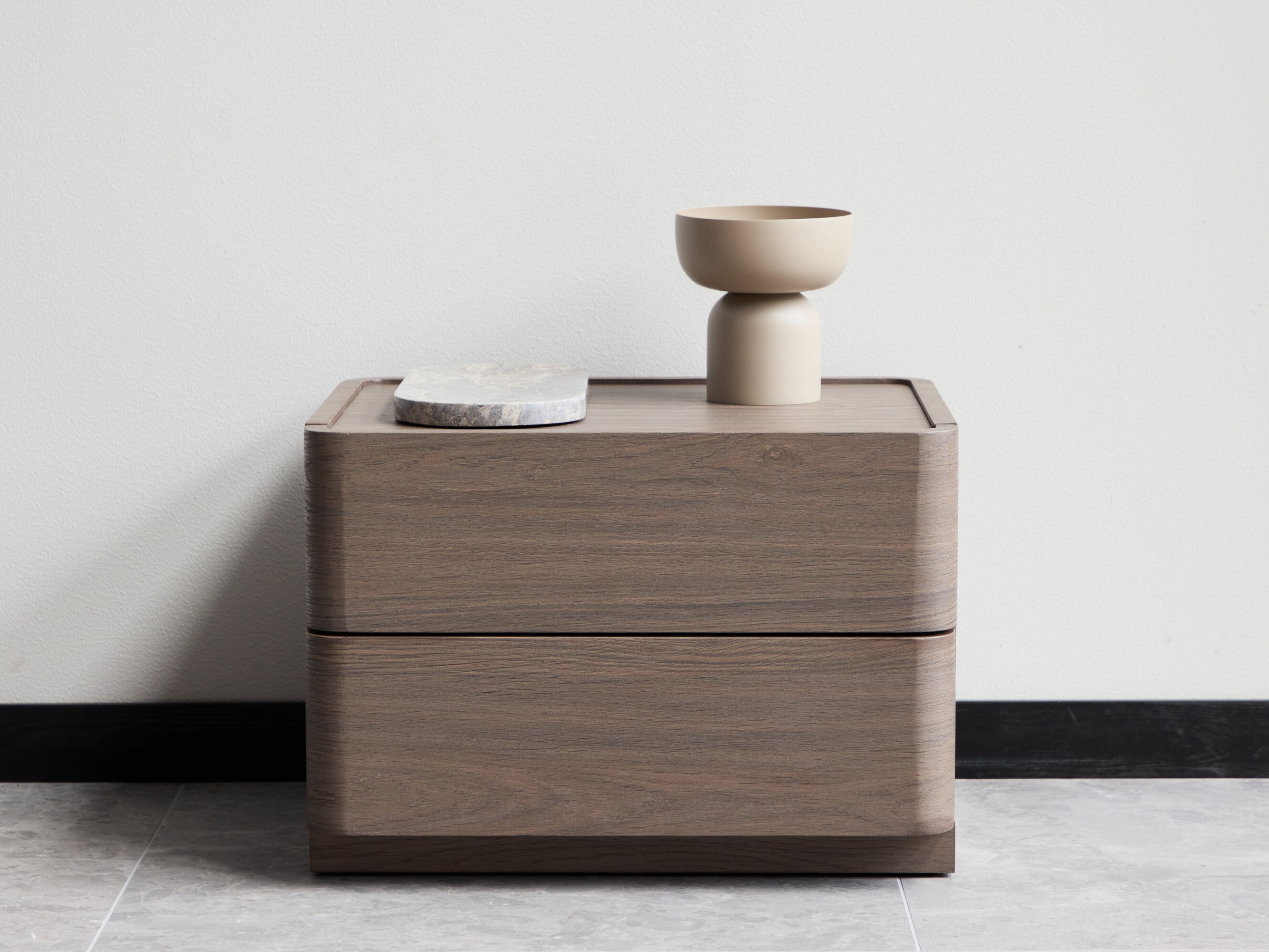 Nočna omarica Dallas 4744