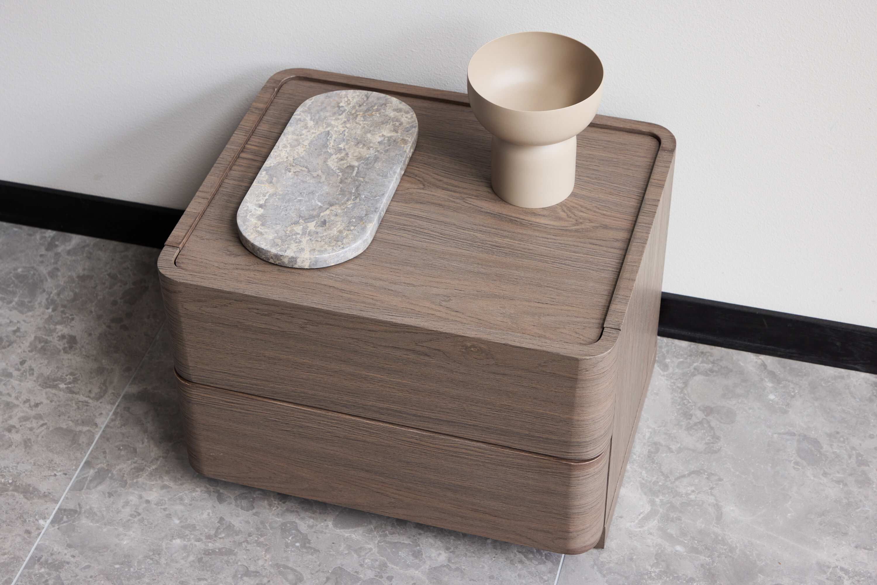 Nočna omarica Dallas 4744