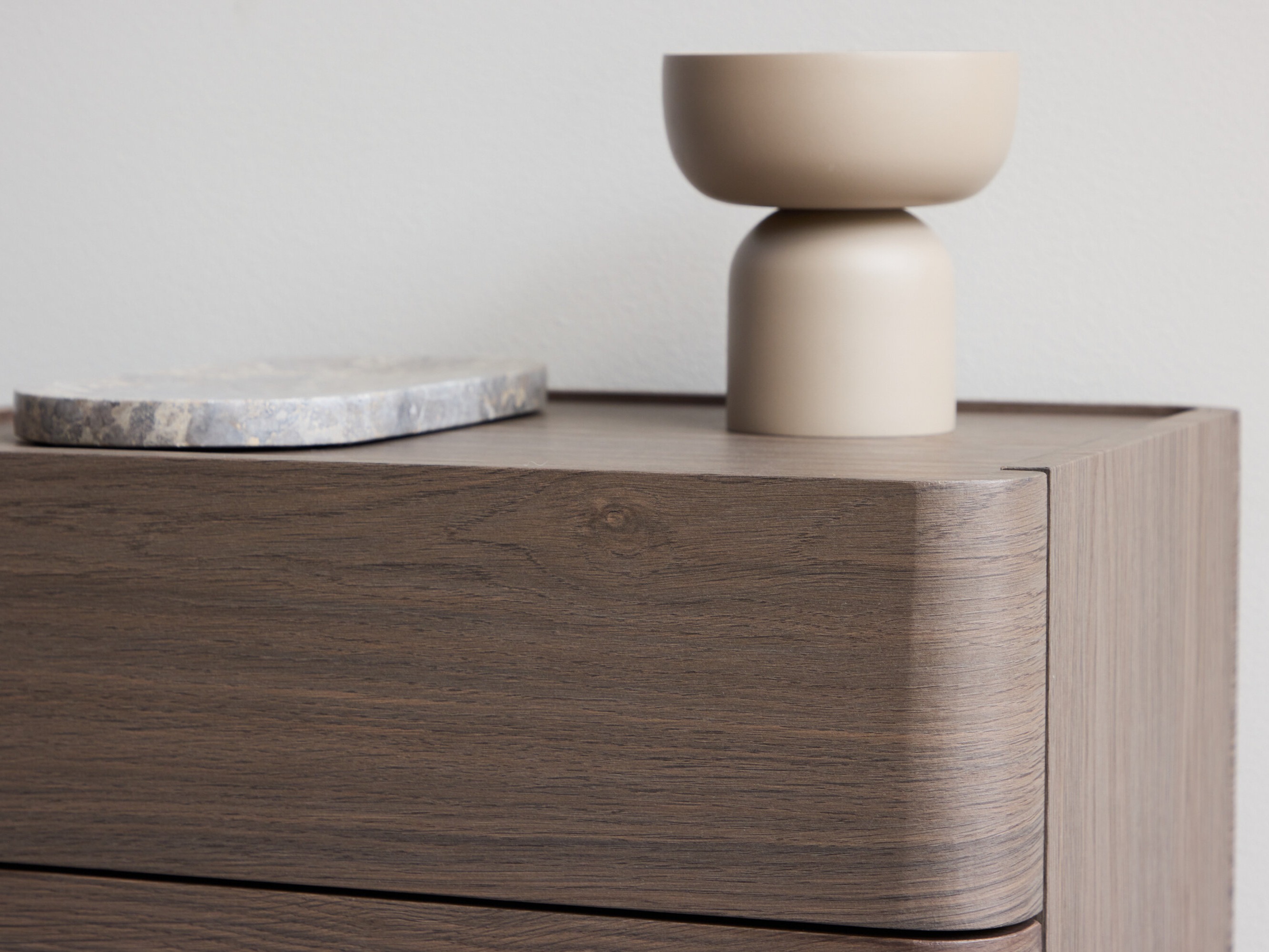 Nočna omarica Dallas 4744