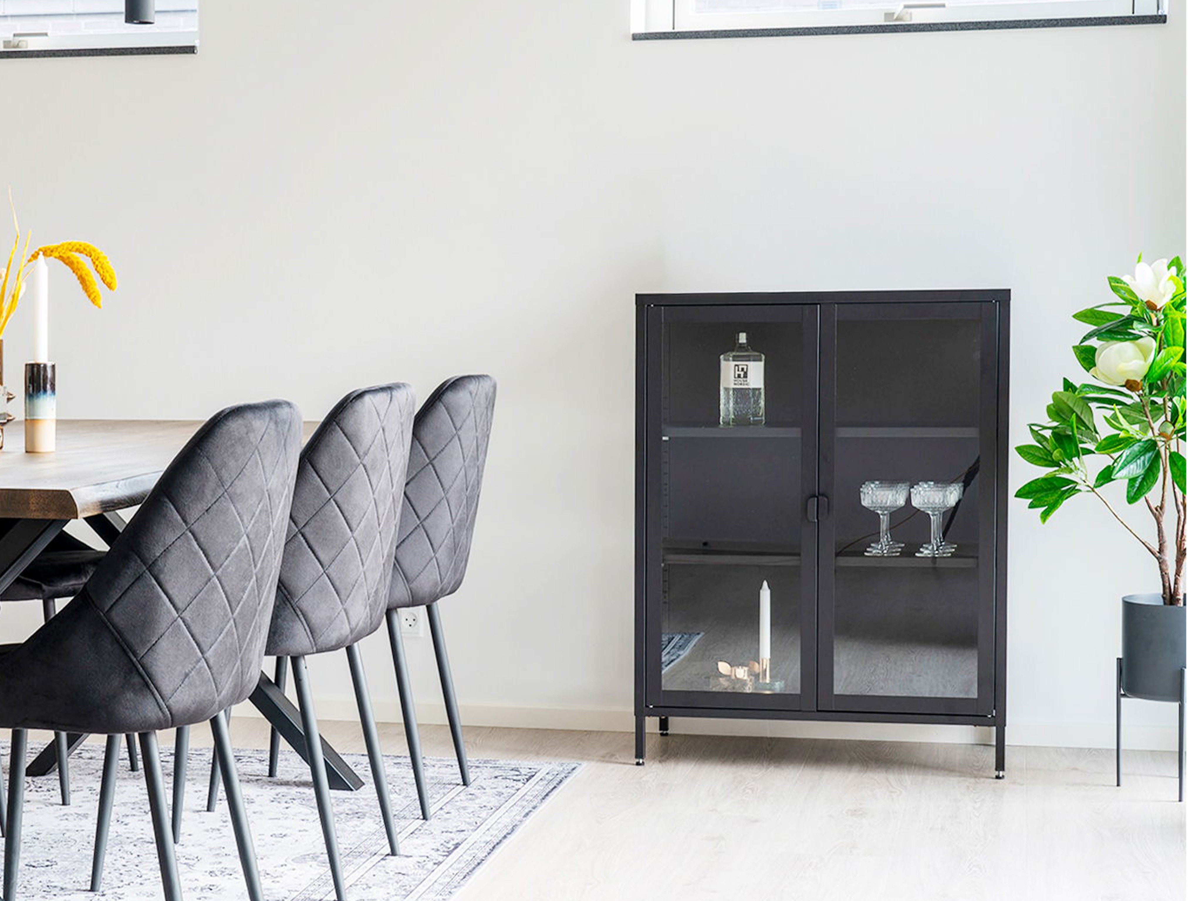 Omarica Romtolo 106 (Črna)