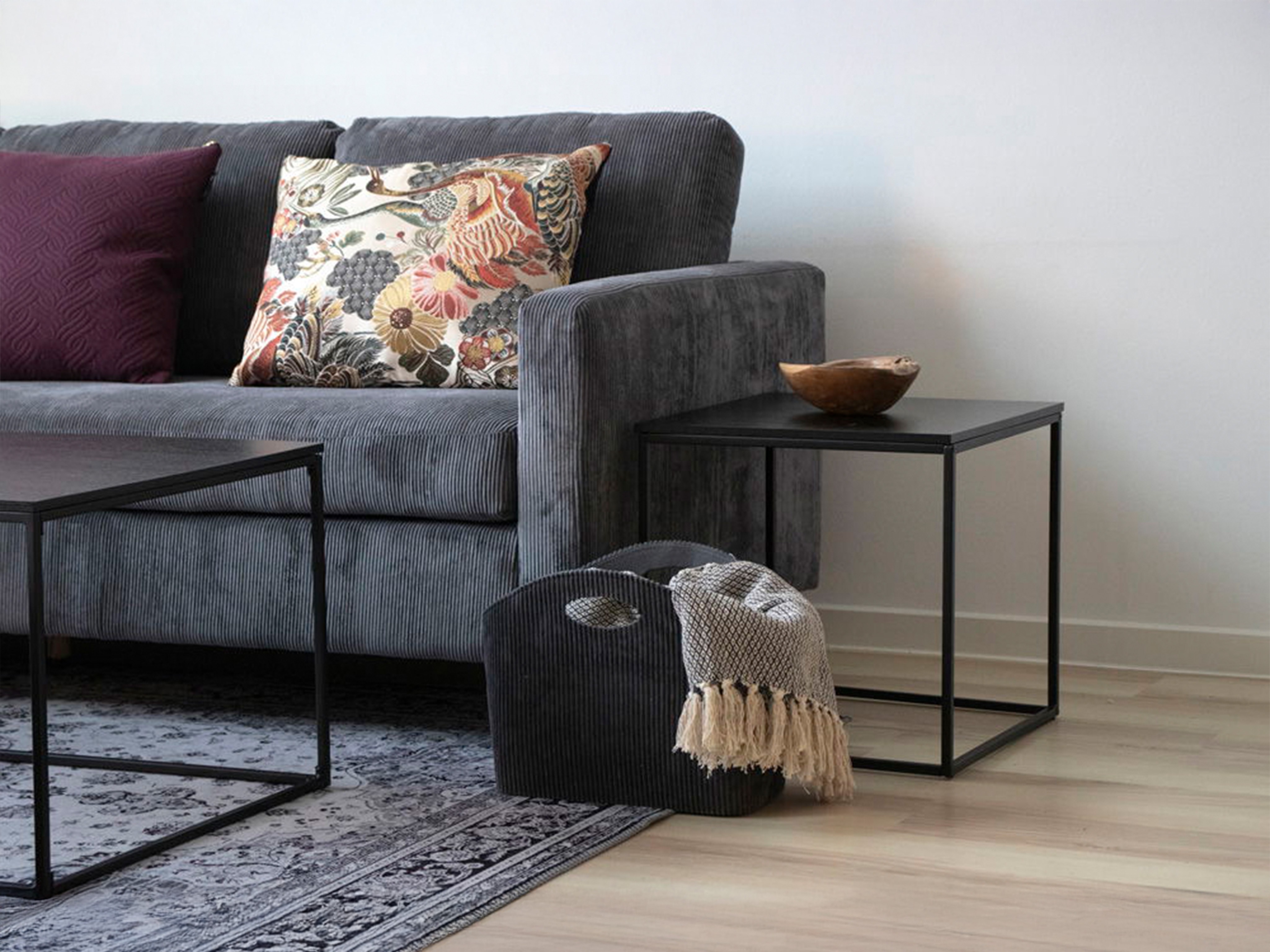 Stranska mizica Sorbeni 111 (Črna)