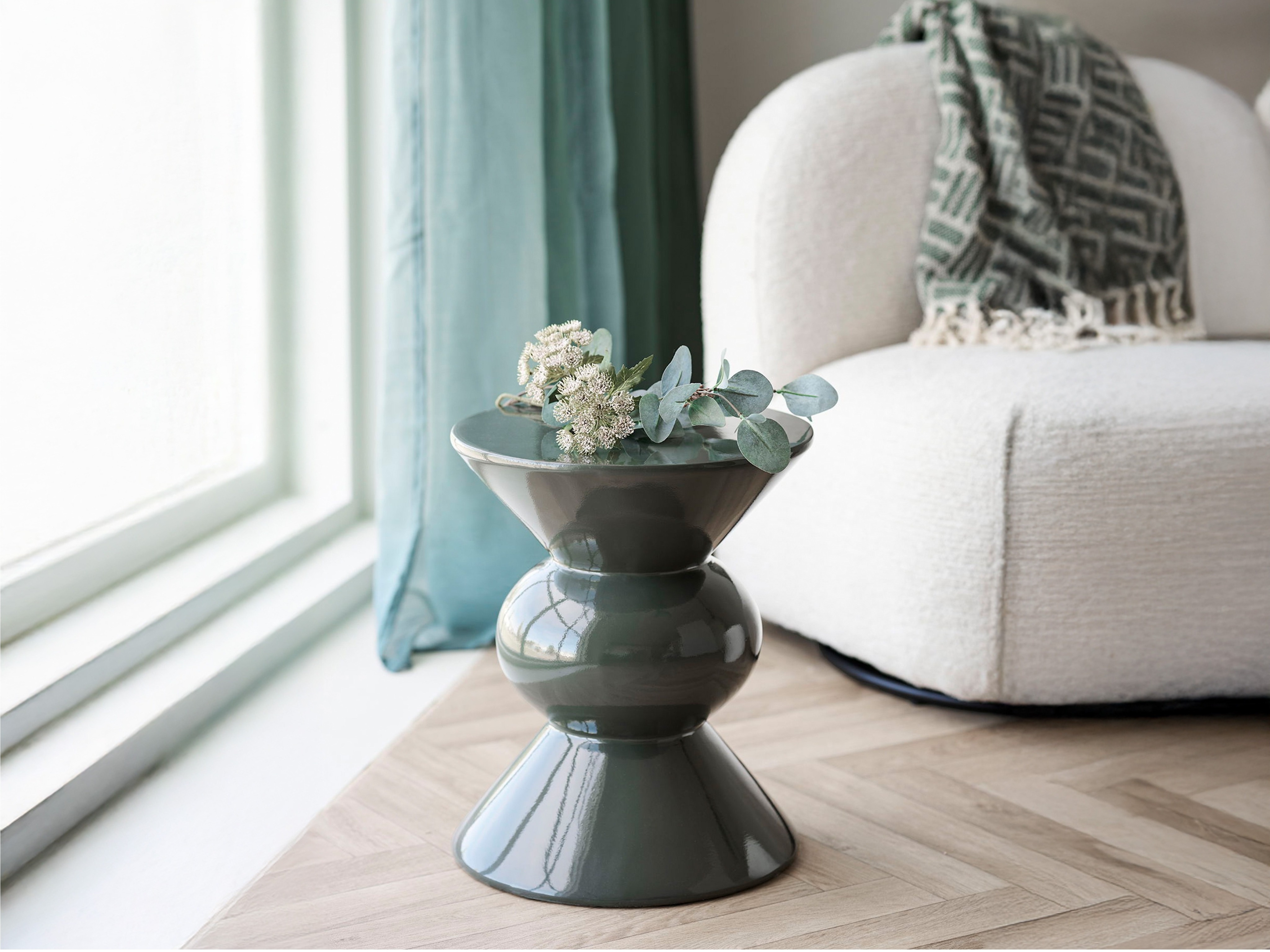 Stranska mizica Brea 120