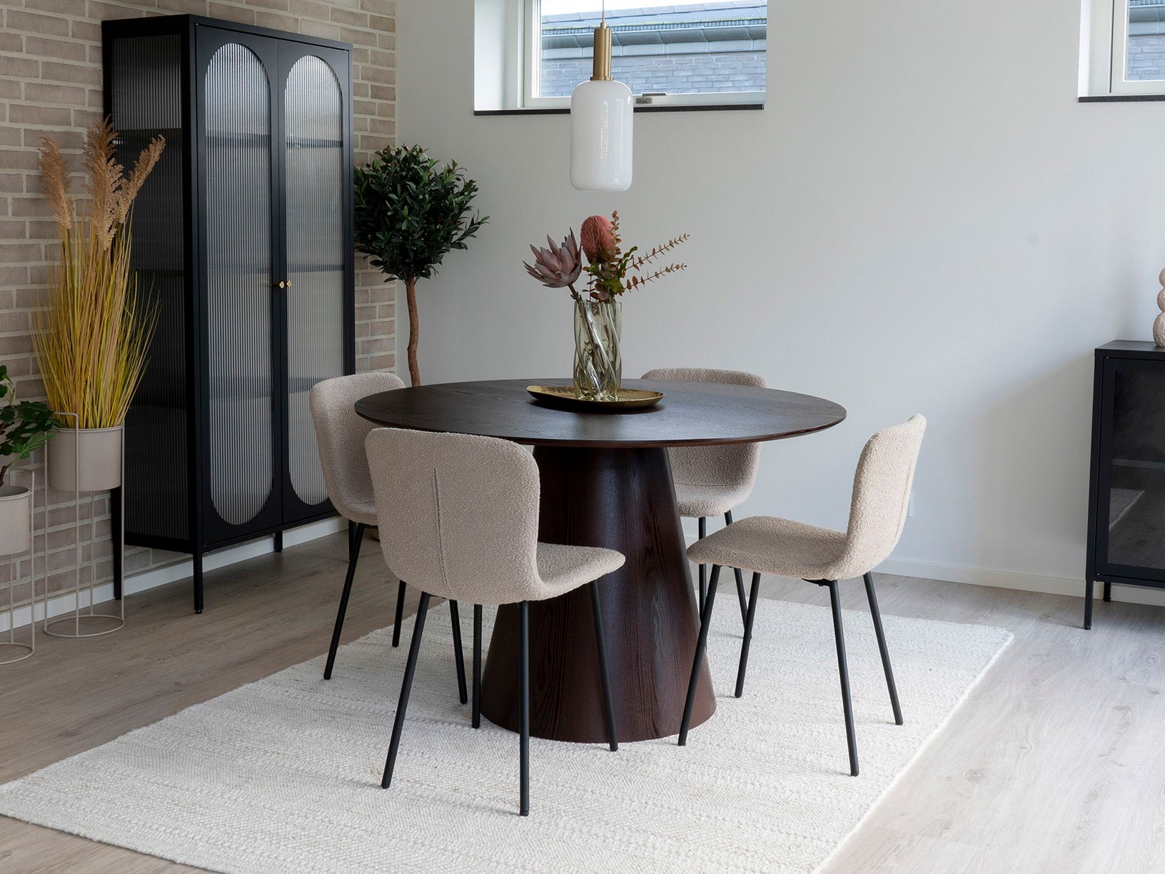 Miza Brea 207 (Temen hrast)