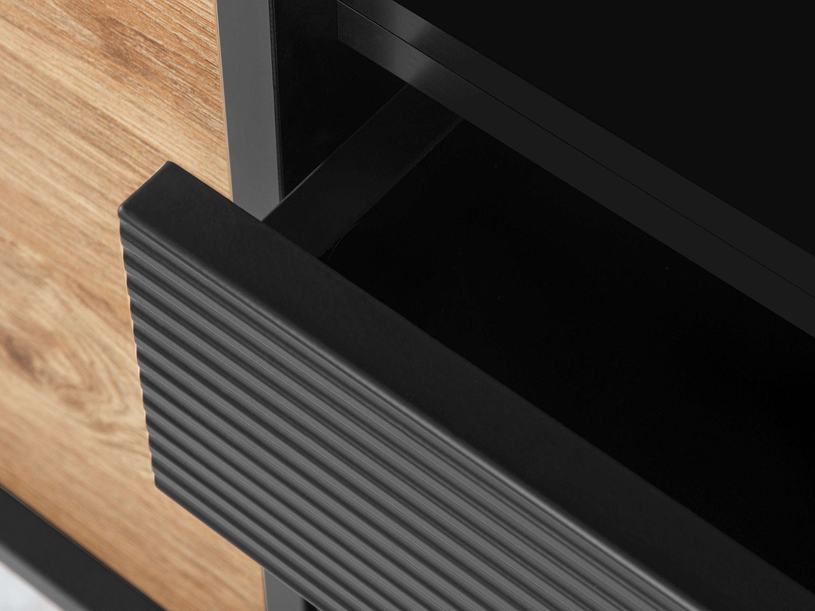 TV-omarica Corevaru 102 (Črna)