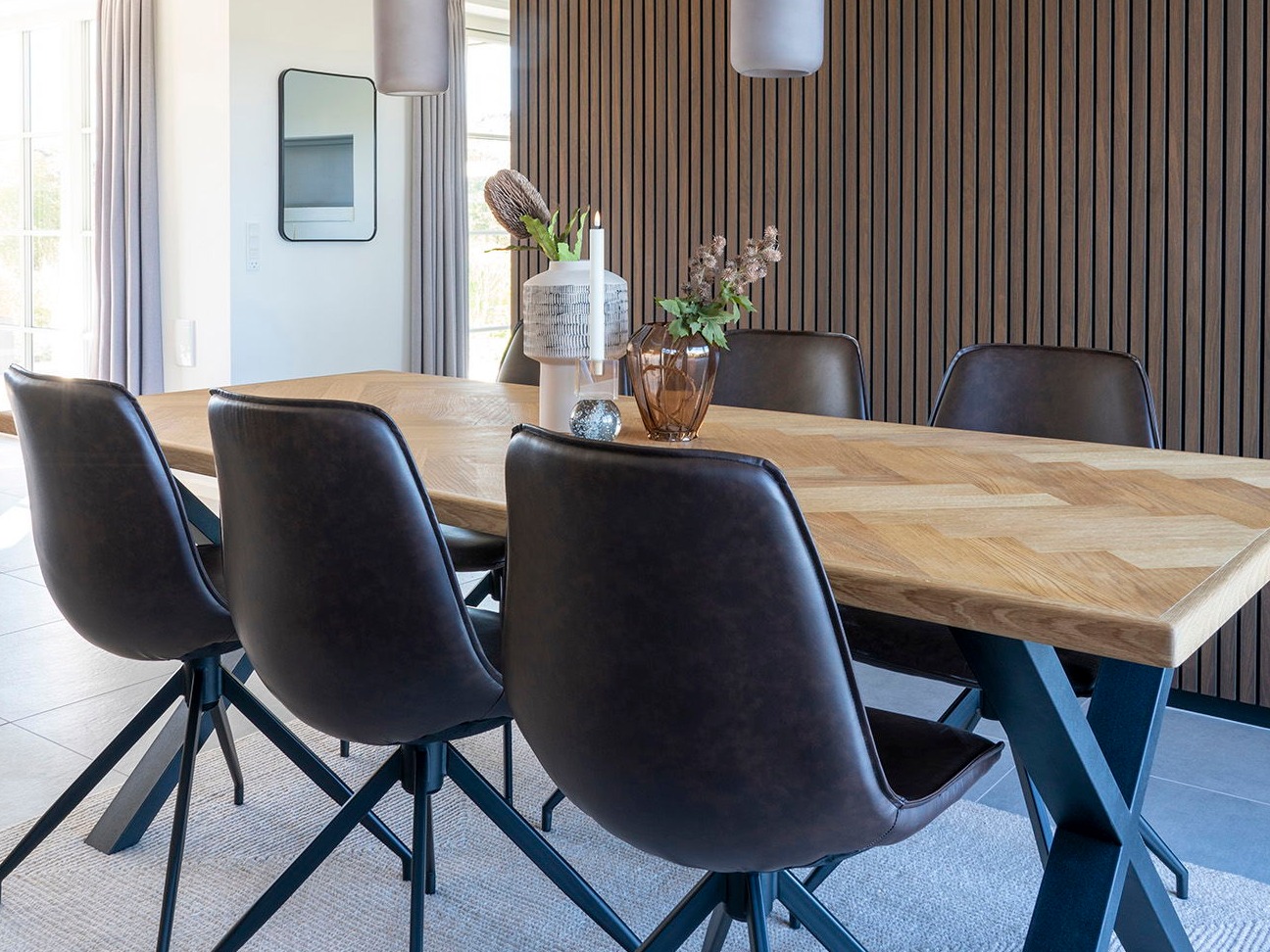 Stol Brea 238 (Temno rjava)