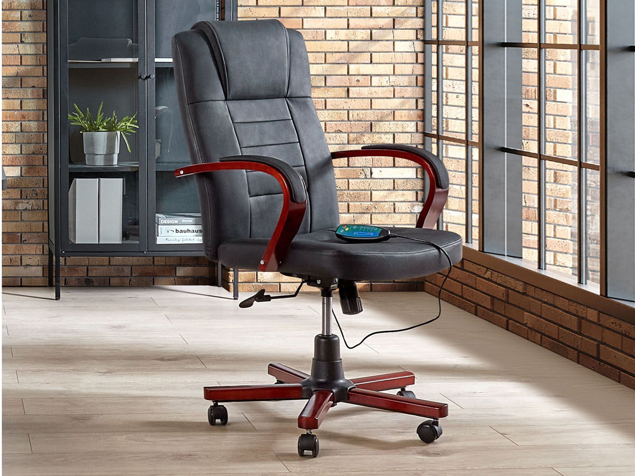 Pisarniški stol Berwyn 855 (Črna)