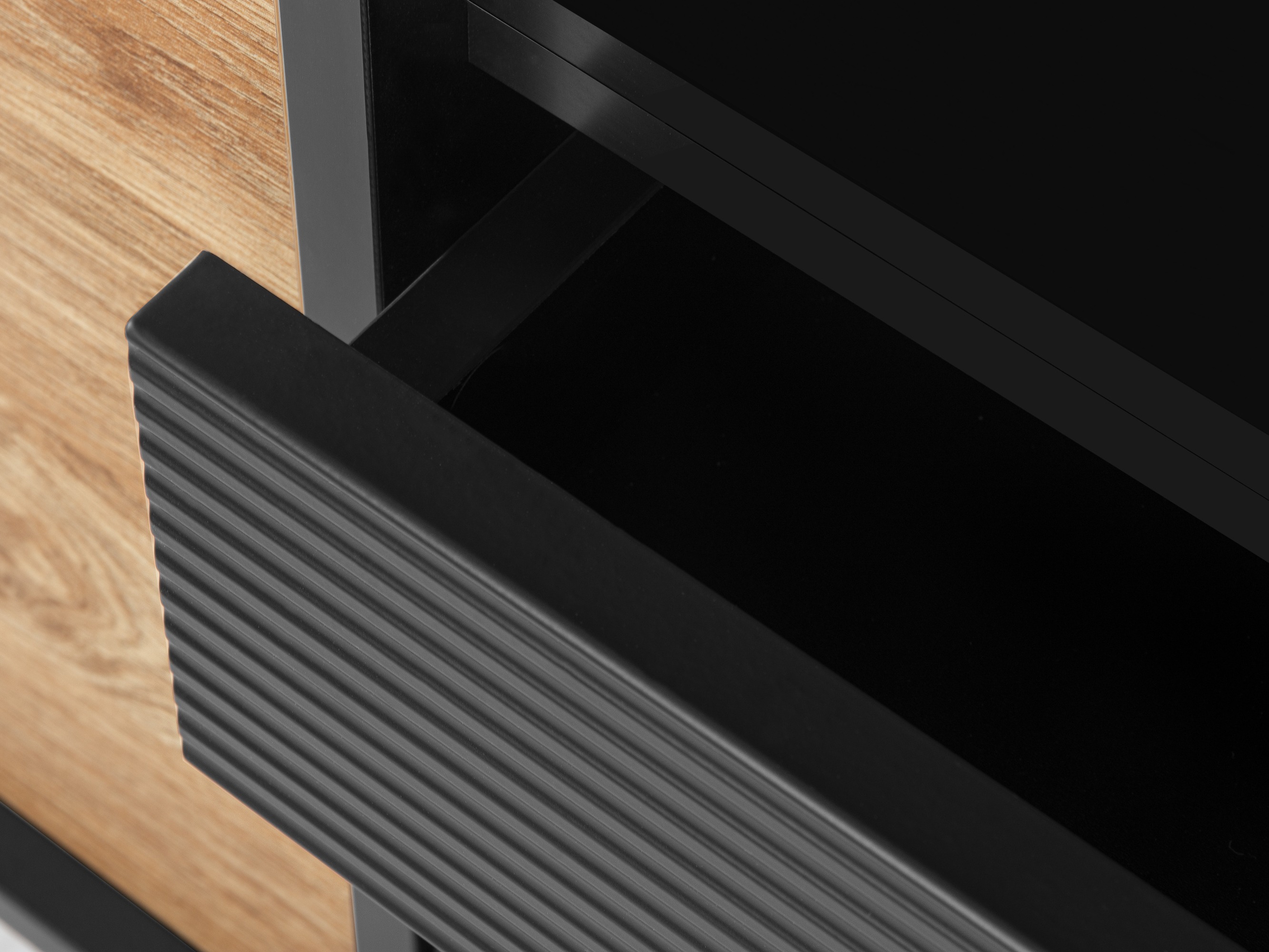 TV-omarica Corevaru 104 (Črna)