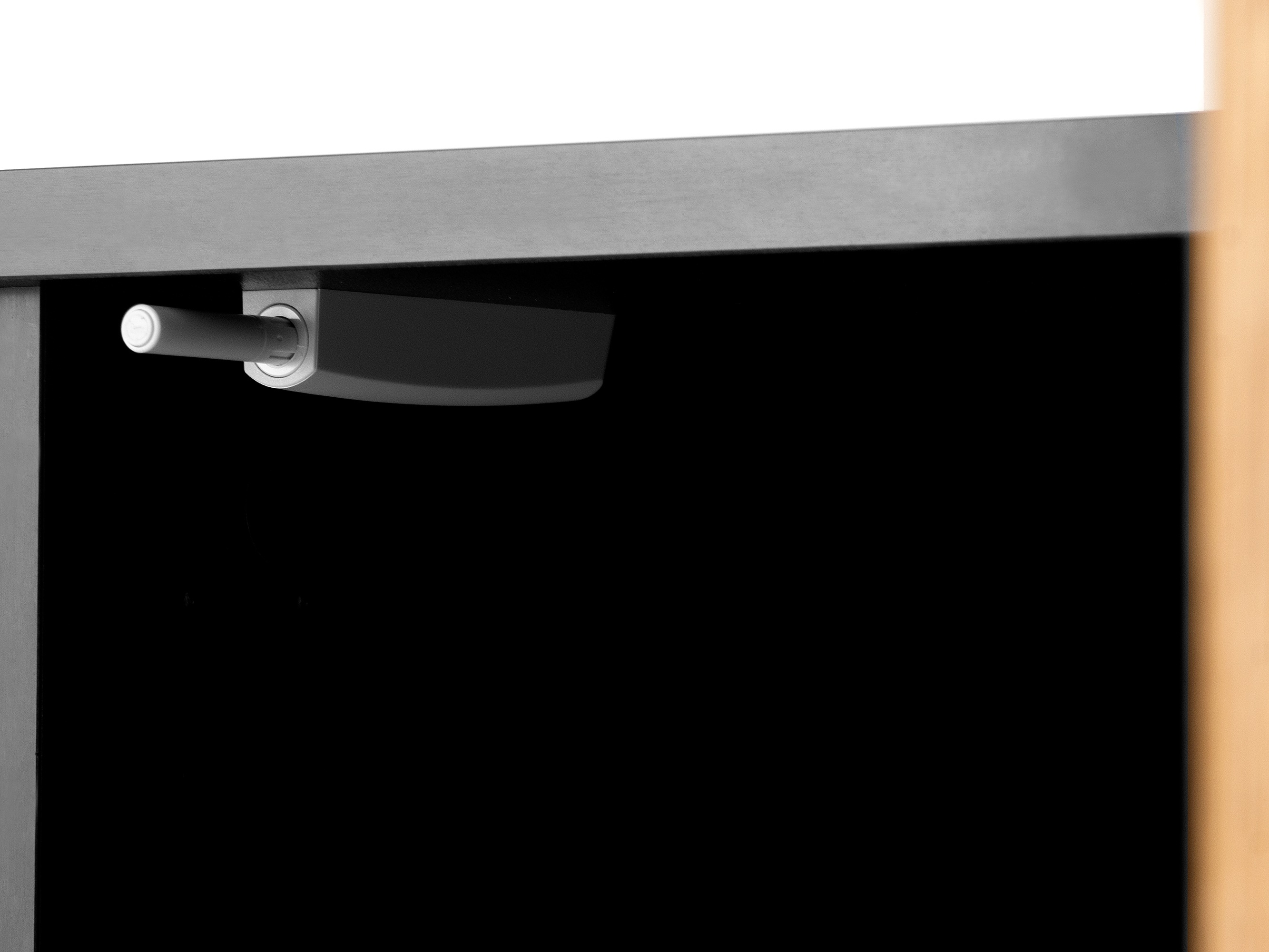 Omarica Corevaru 109 (Črna)