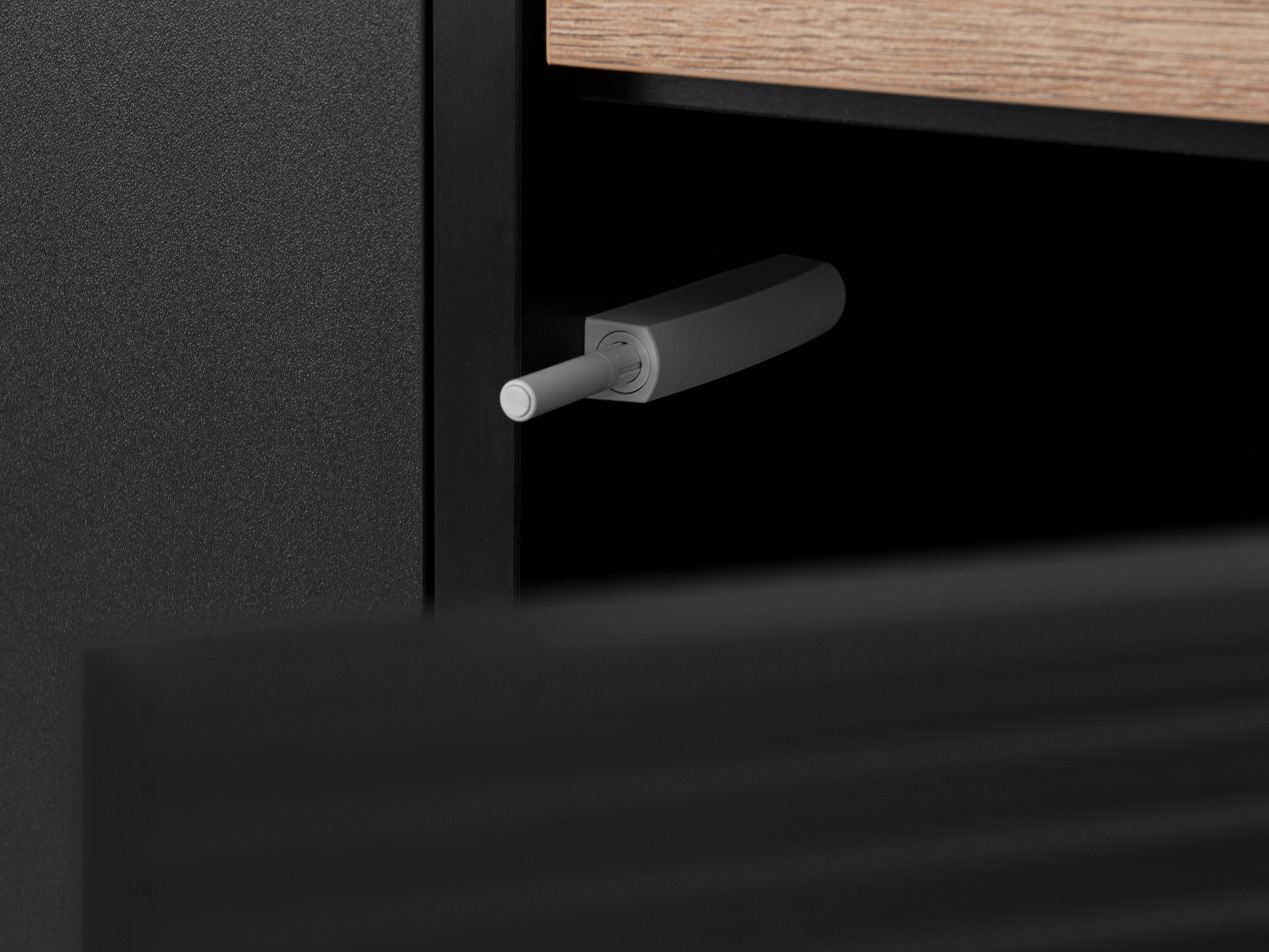 Omarica Corevaru 110 (Črna)