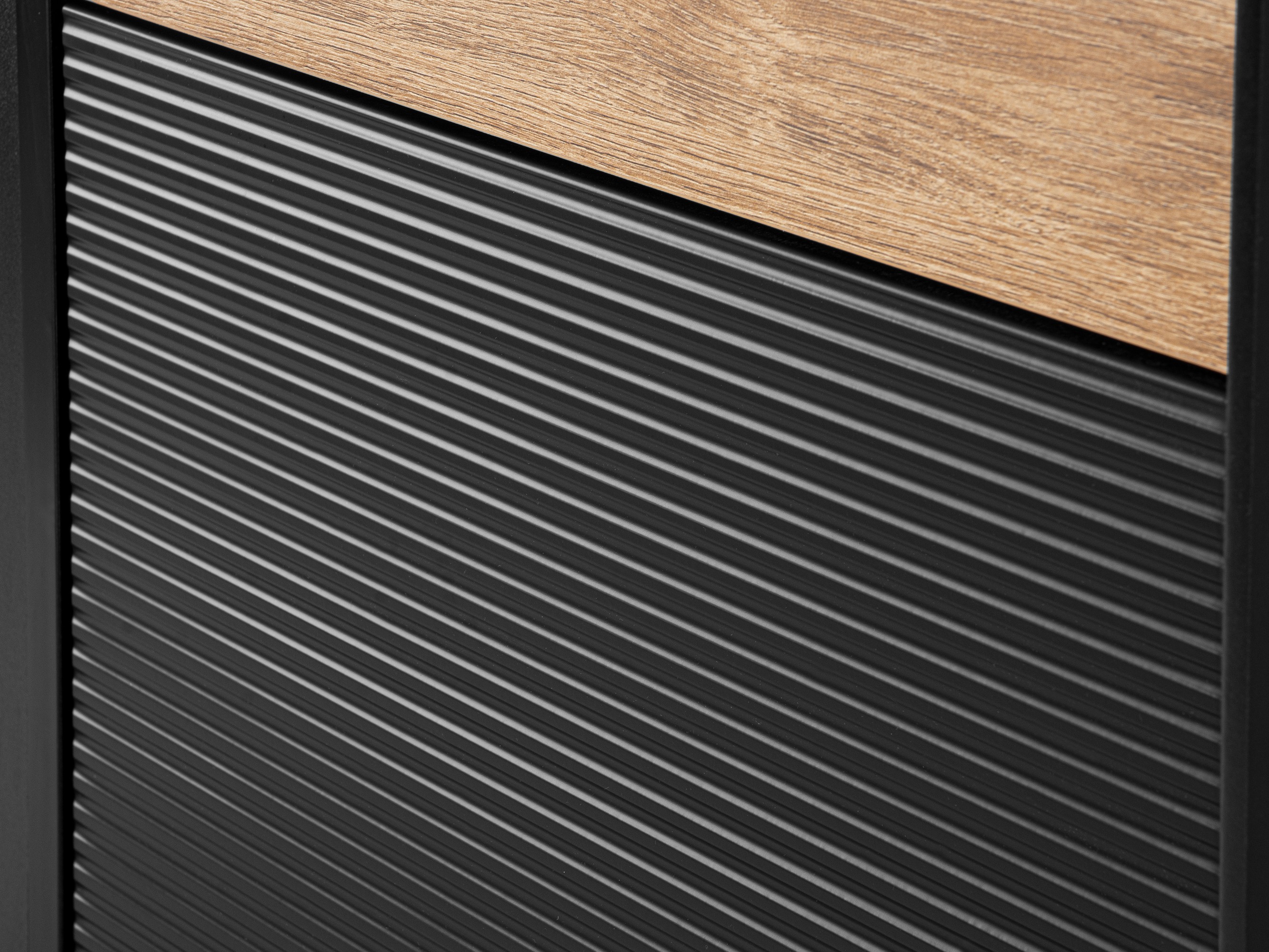 Omarica Corevaru 110 (Črna)