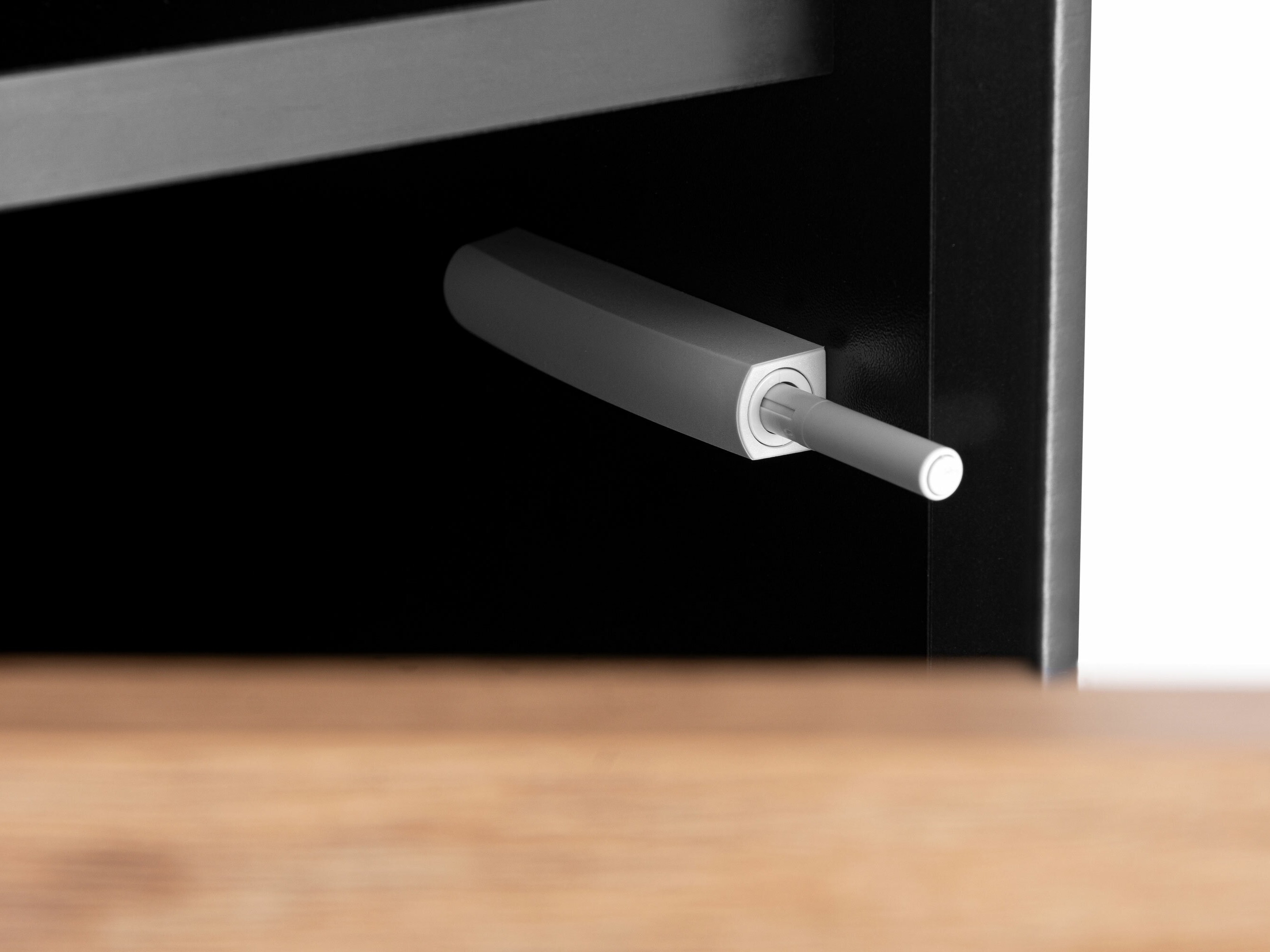 Omarica Corevaru 113 (Črna)