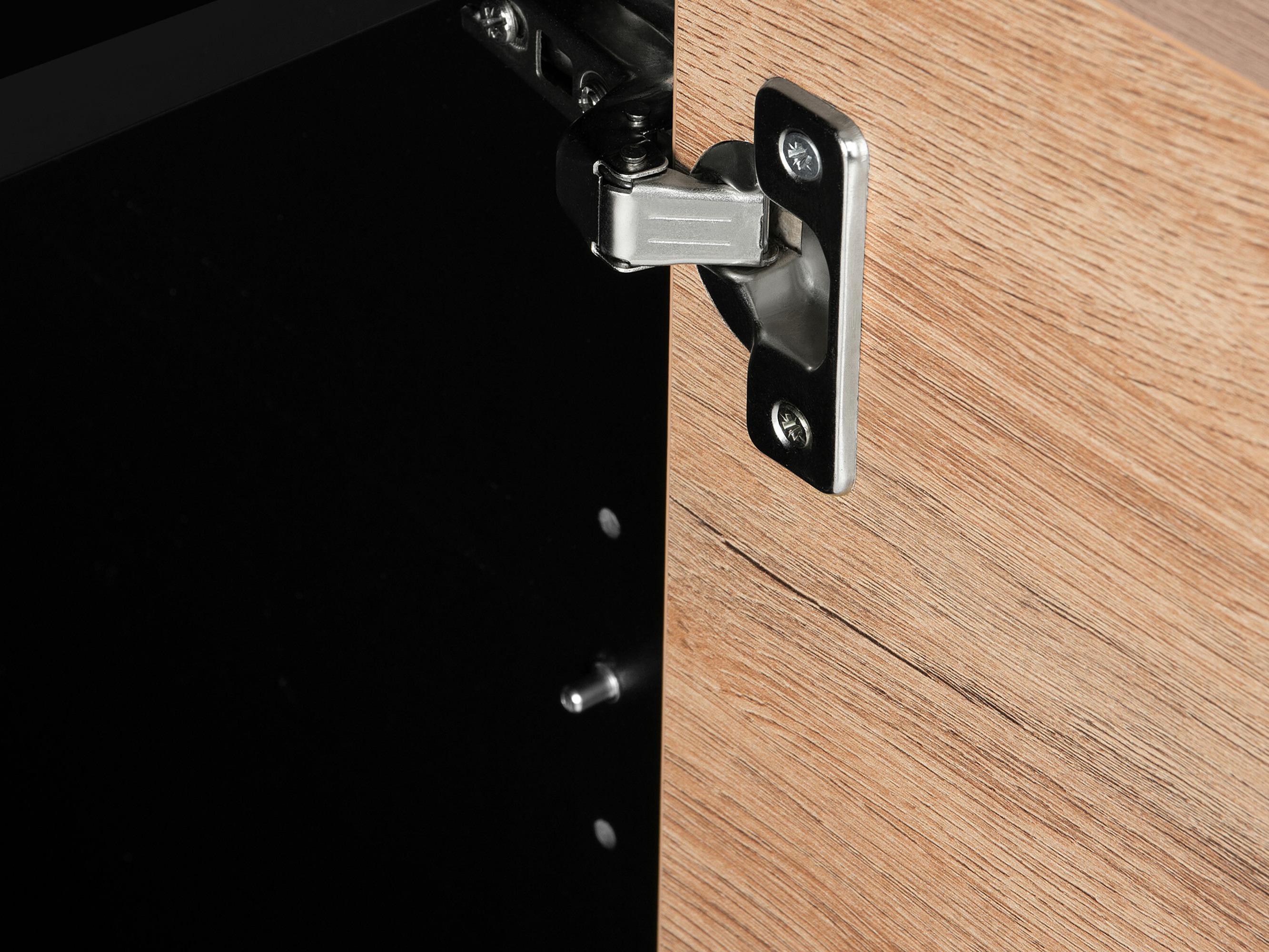 Omarica Corevaru 114 (Črna)