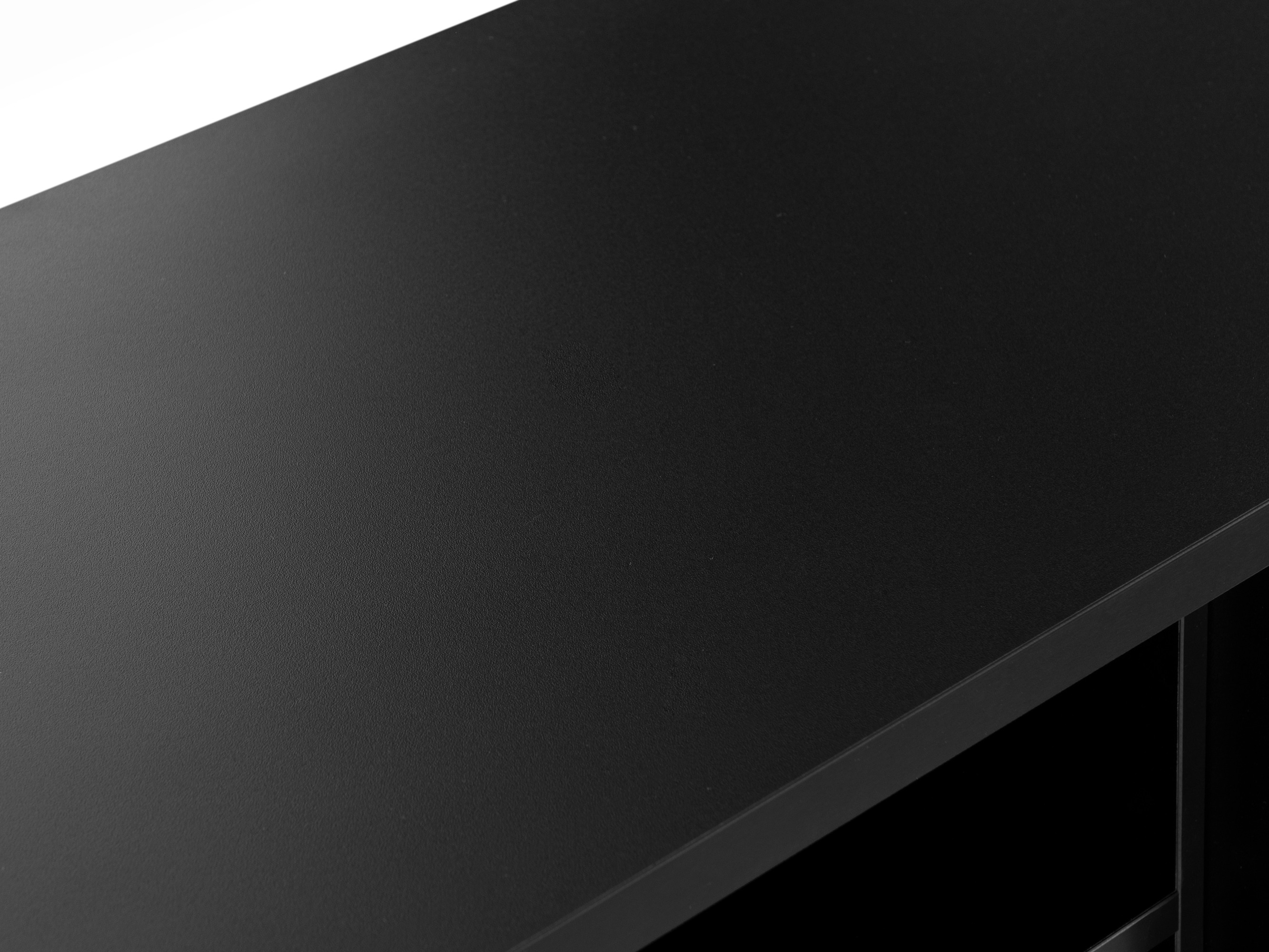 Omarica Corevaru 114 (Črna)