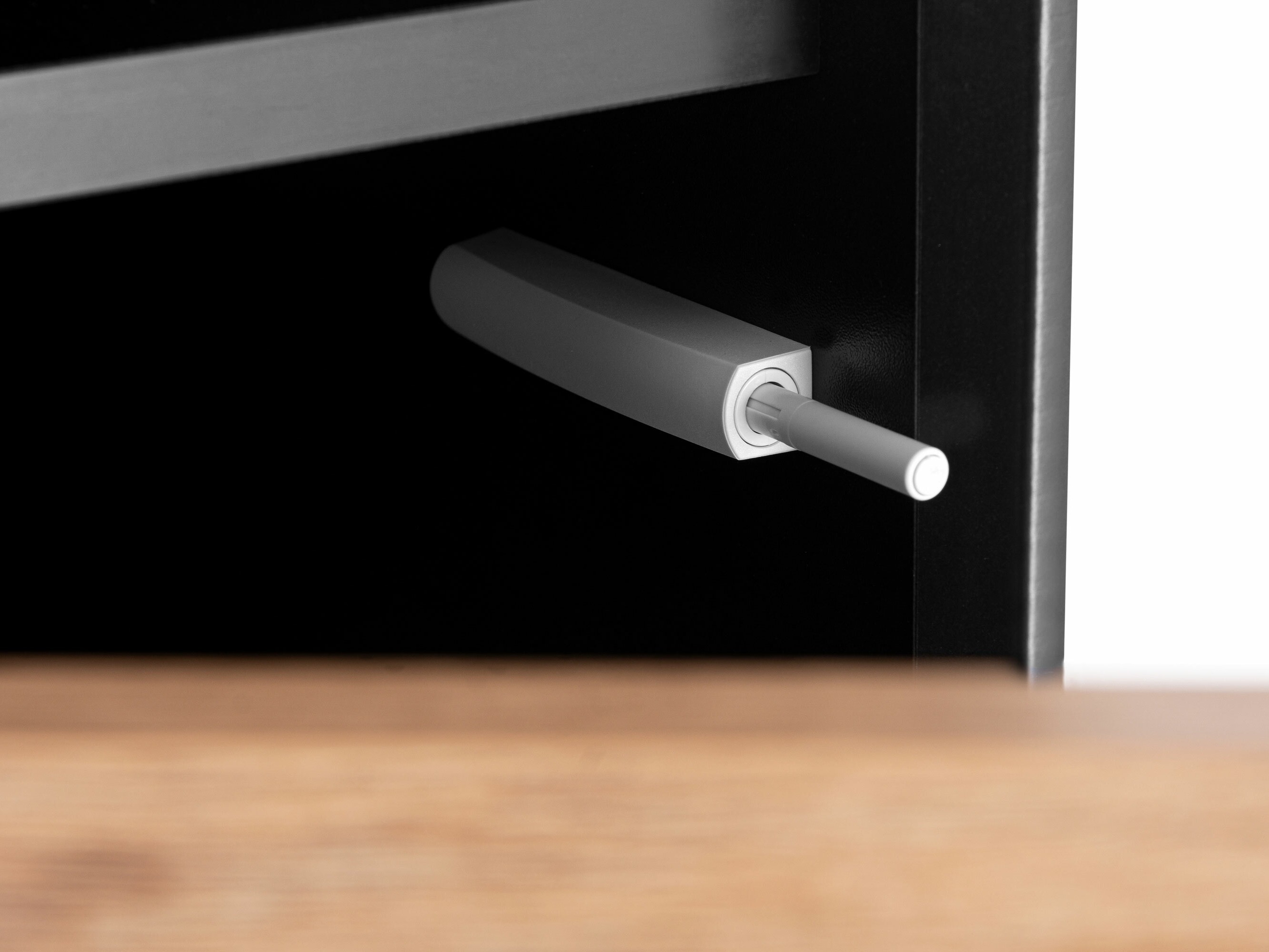 Omarica Corevaru 116 (Črna)