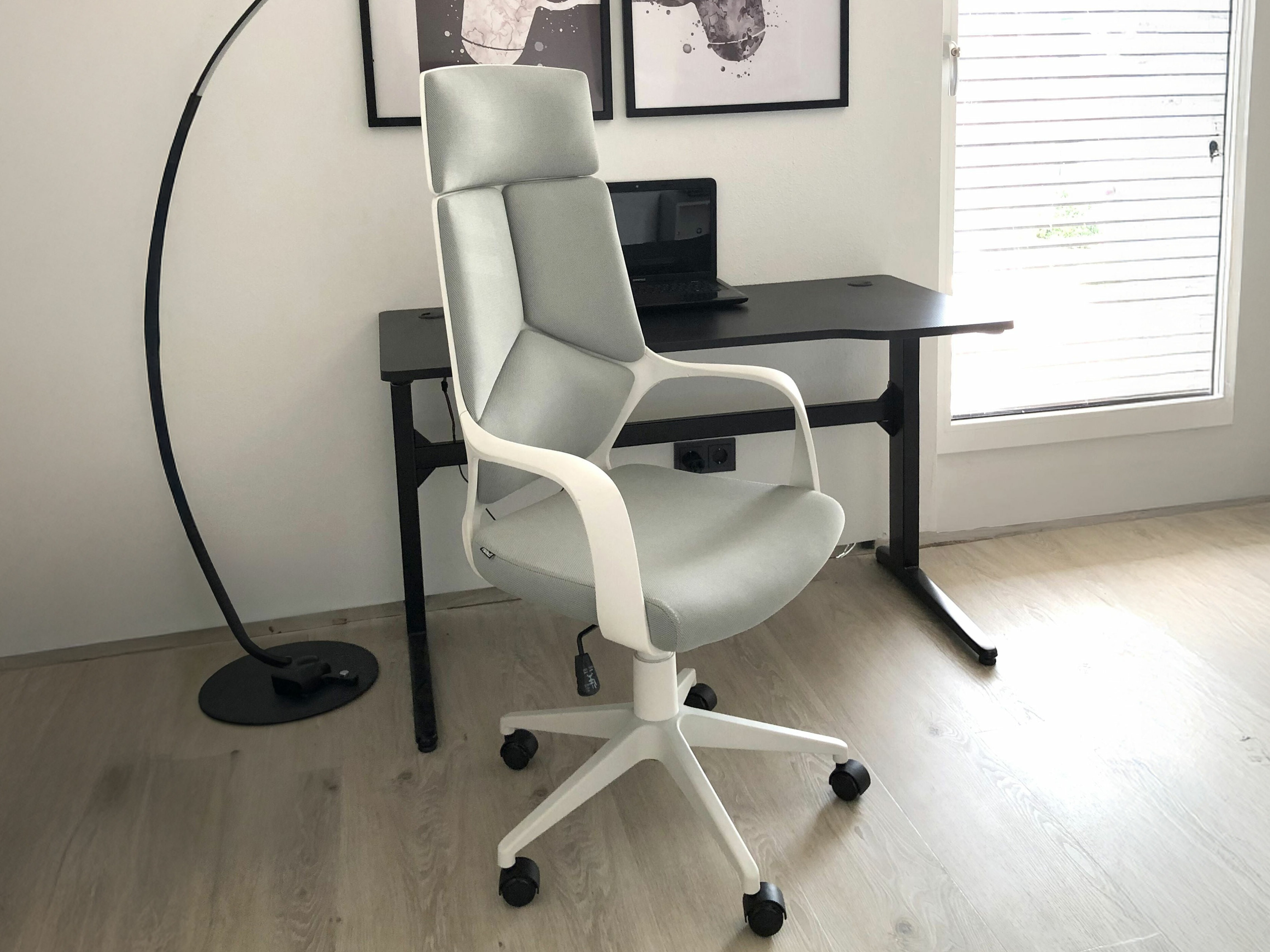 Pisarniški stol Berwyn 208 (Svetlo siva)