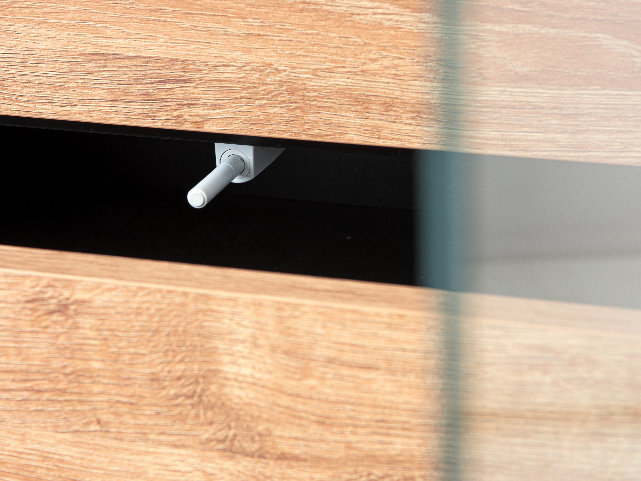 Regal Corevaru 118 (Črna)