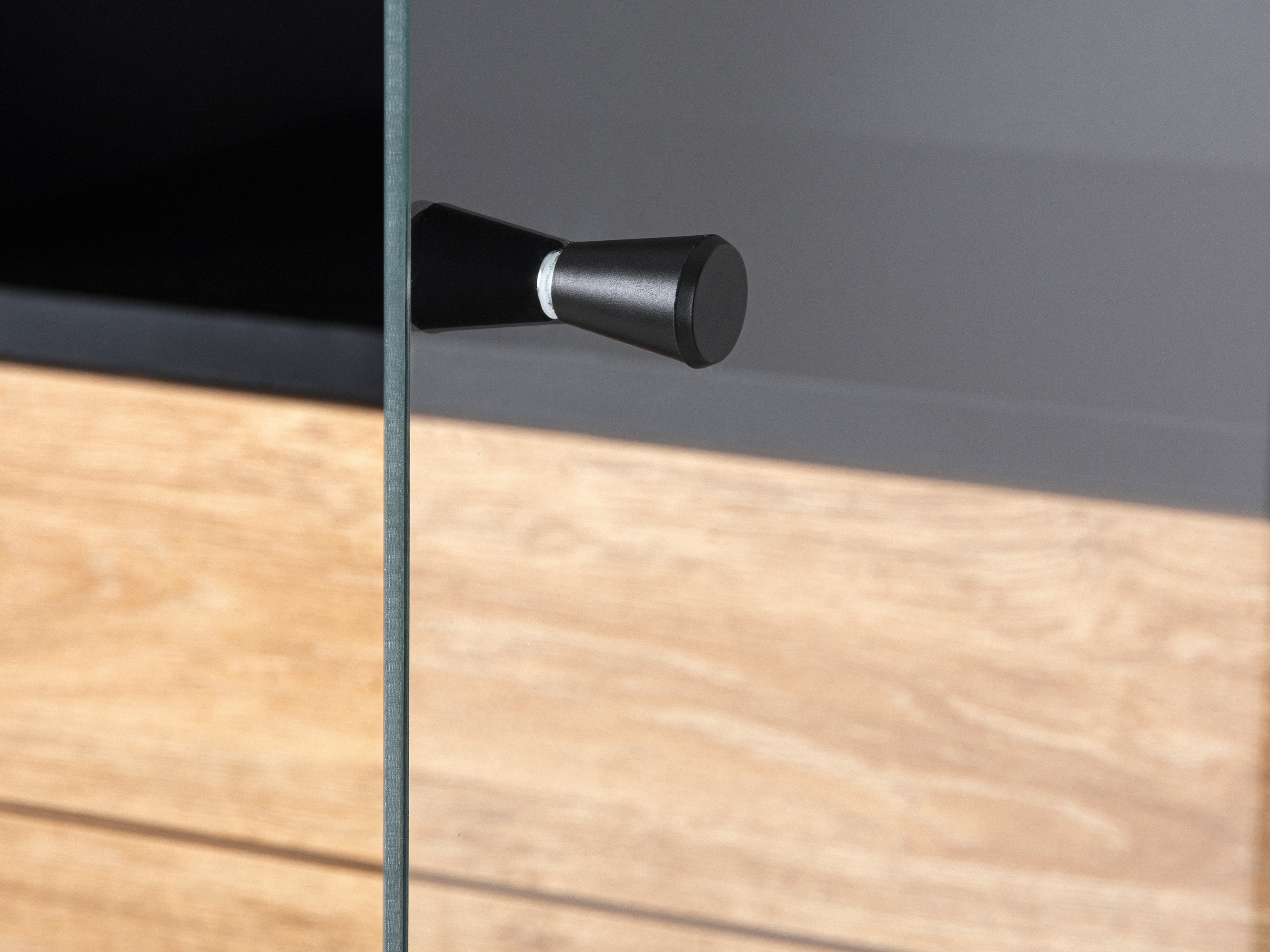 Regal Corevaru 119 (Črna)