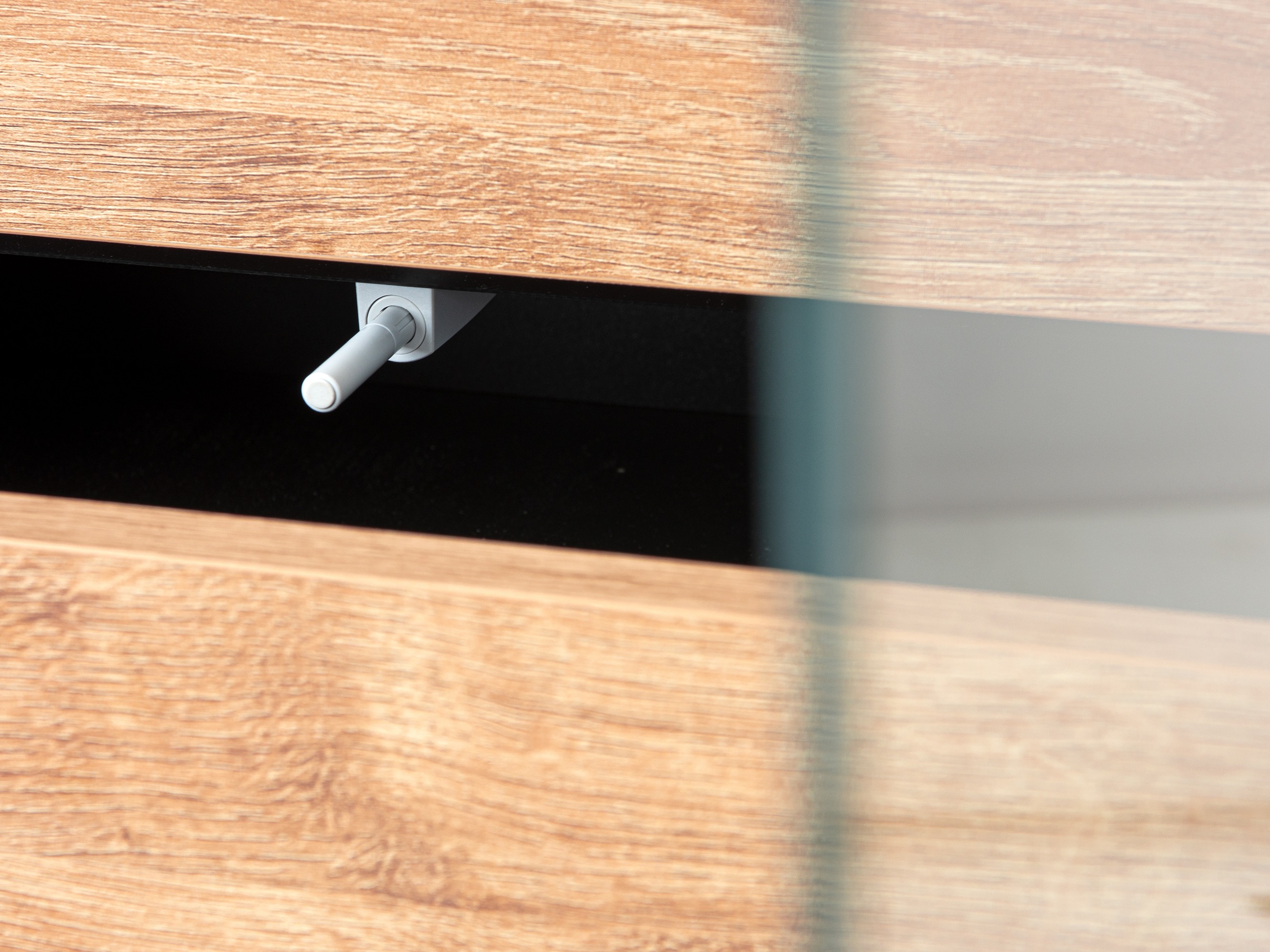 Regal Corevaru 119 (Črna)