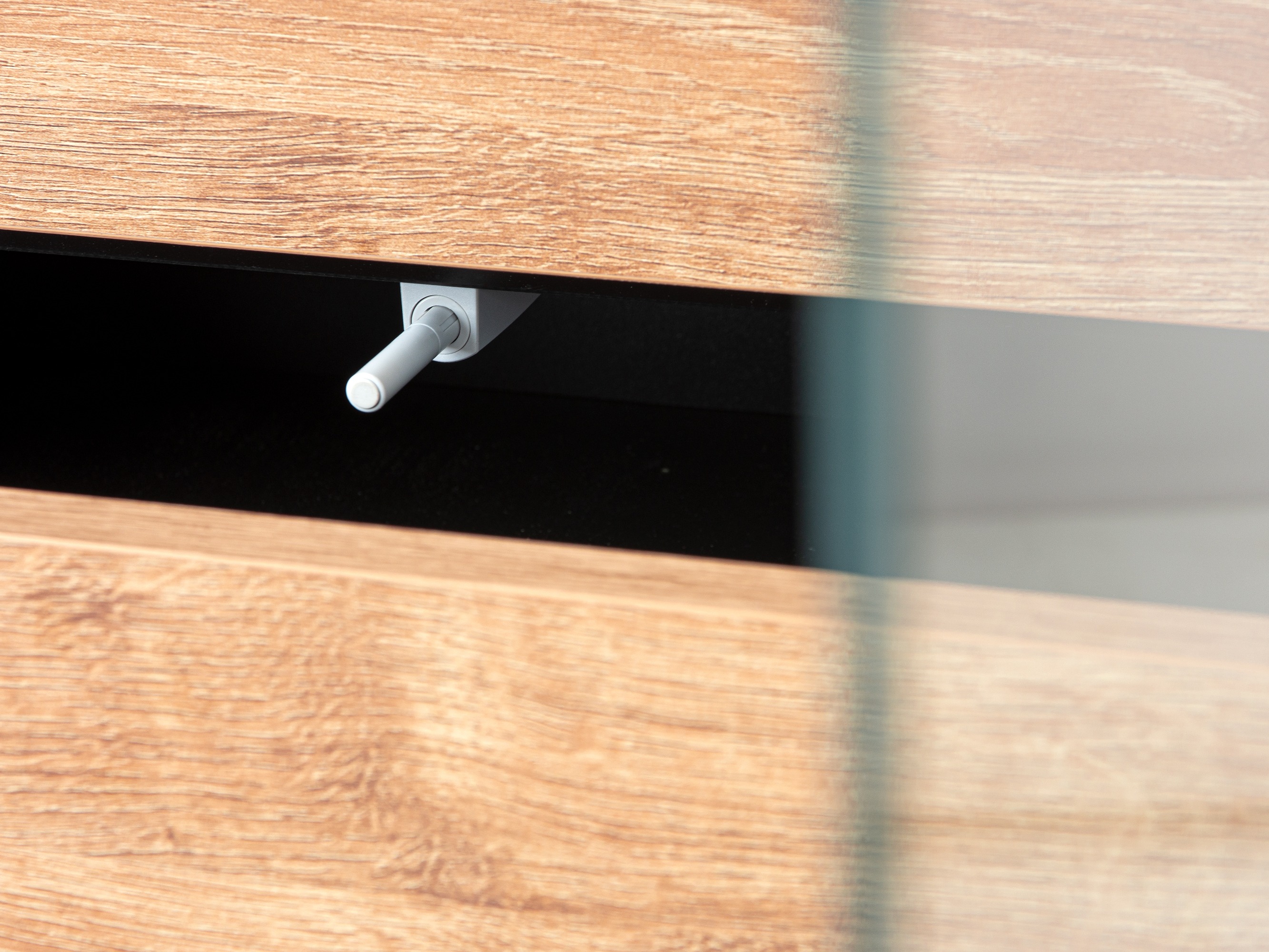 Regal Corevaru 120 (Črna)