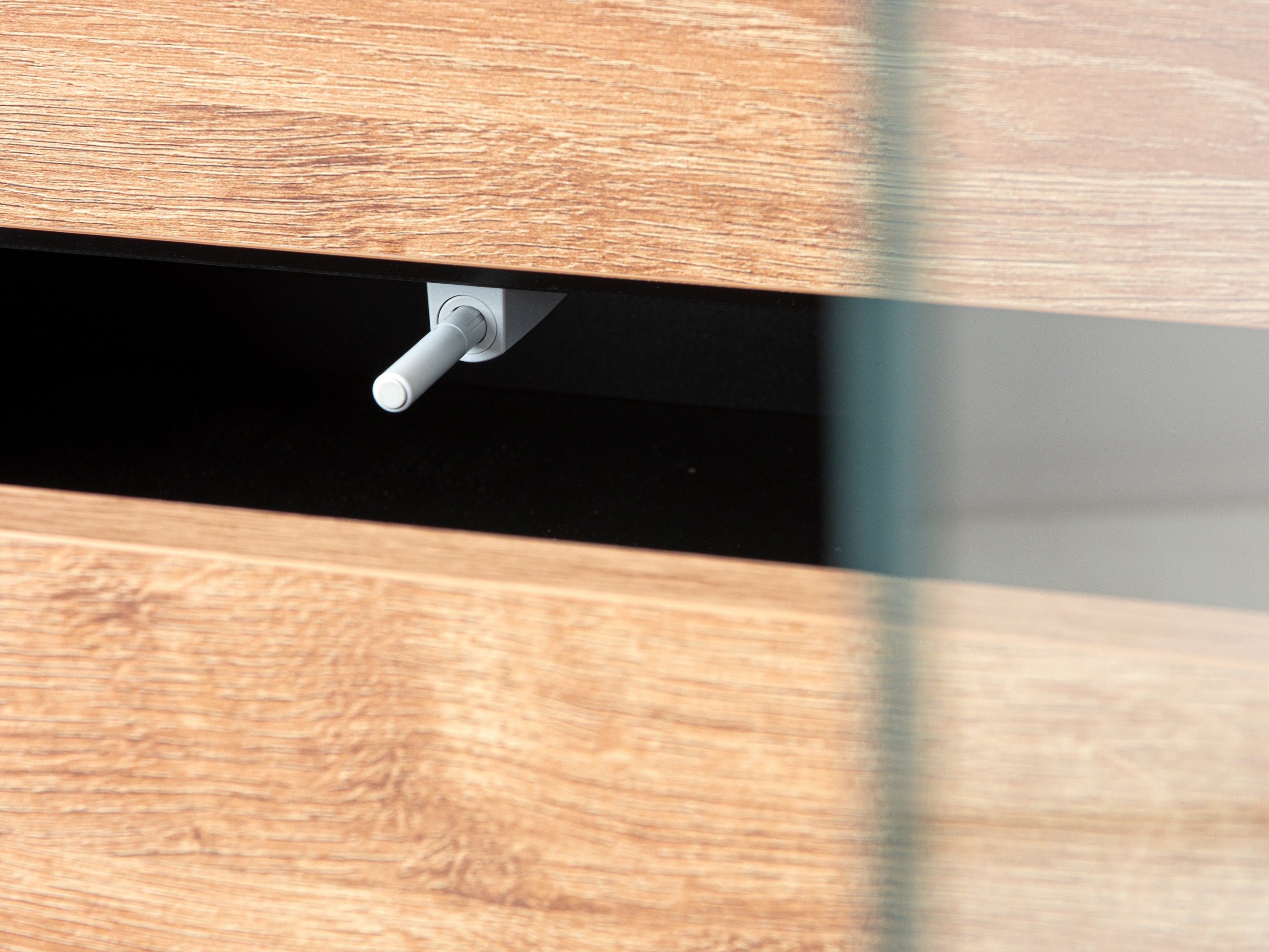 Regal Corevaru 121 (Črna)