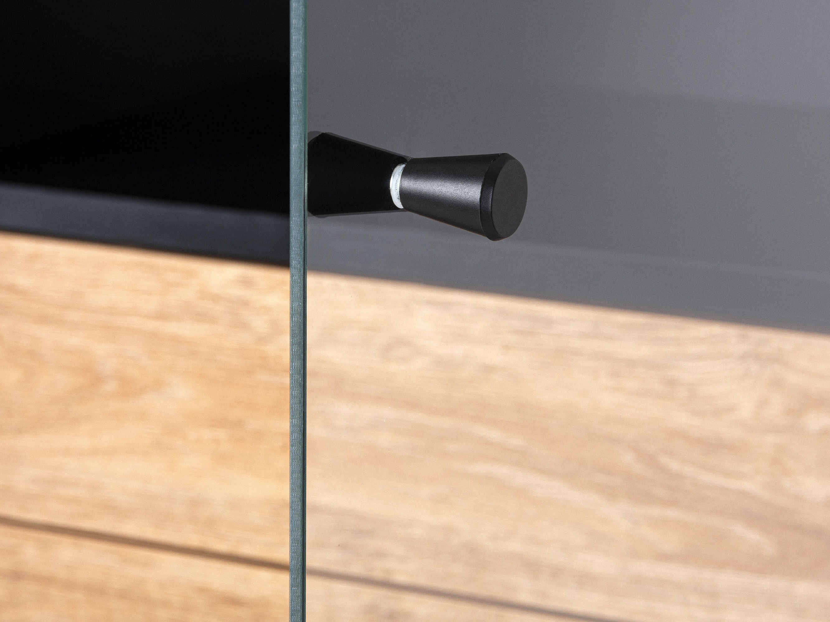 Regal Corevaru 121 (Črna)