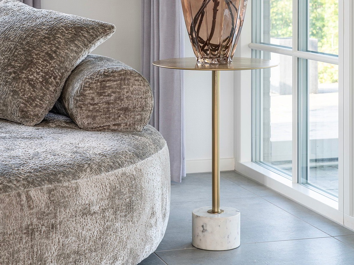 Stranska mizica Brea 257