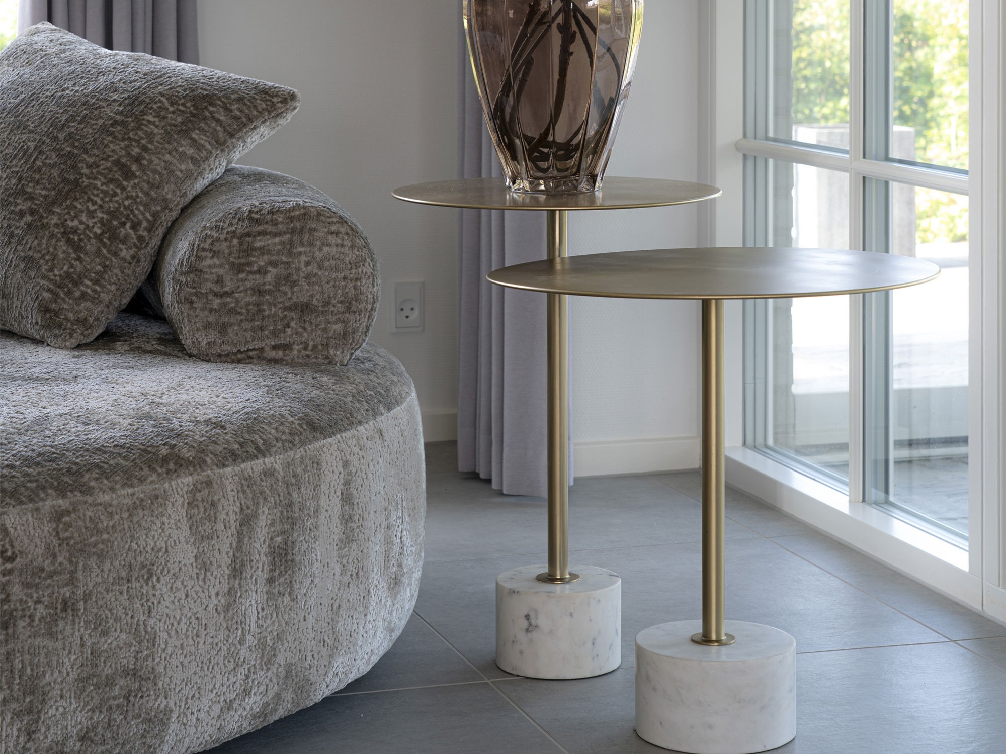 Stranska mizica Brea 258