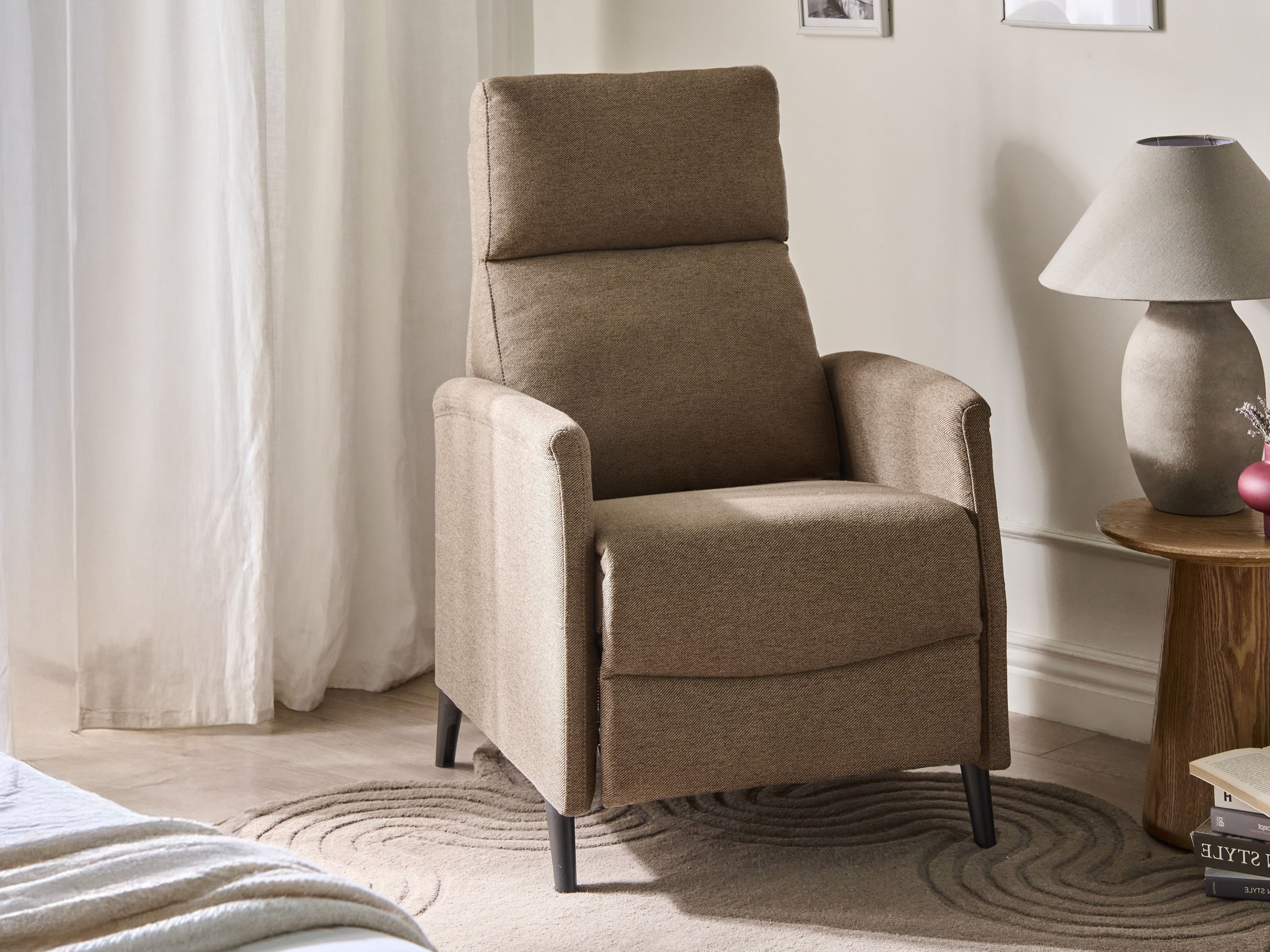 Fotelj s počivalnikom Berwyn 2462 (Rjava)