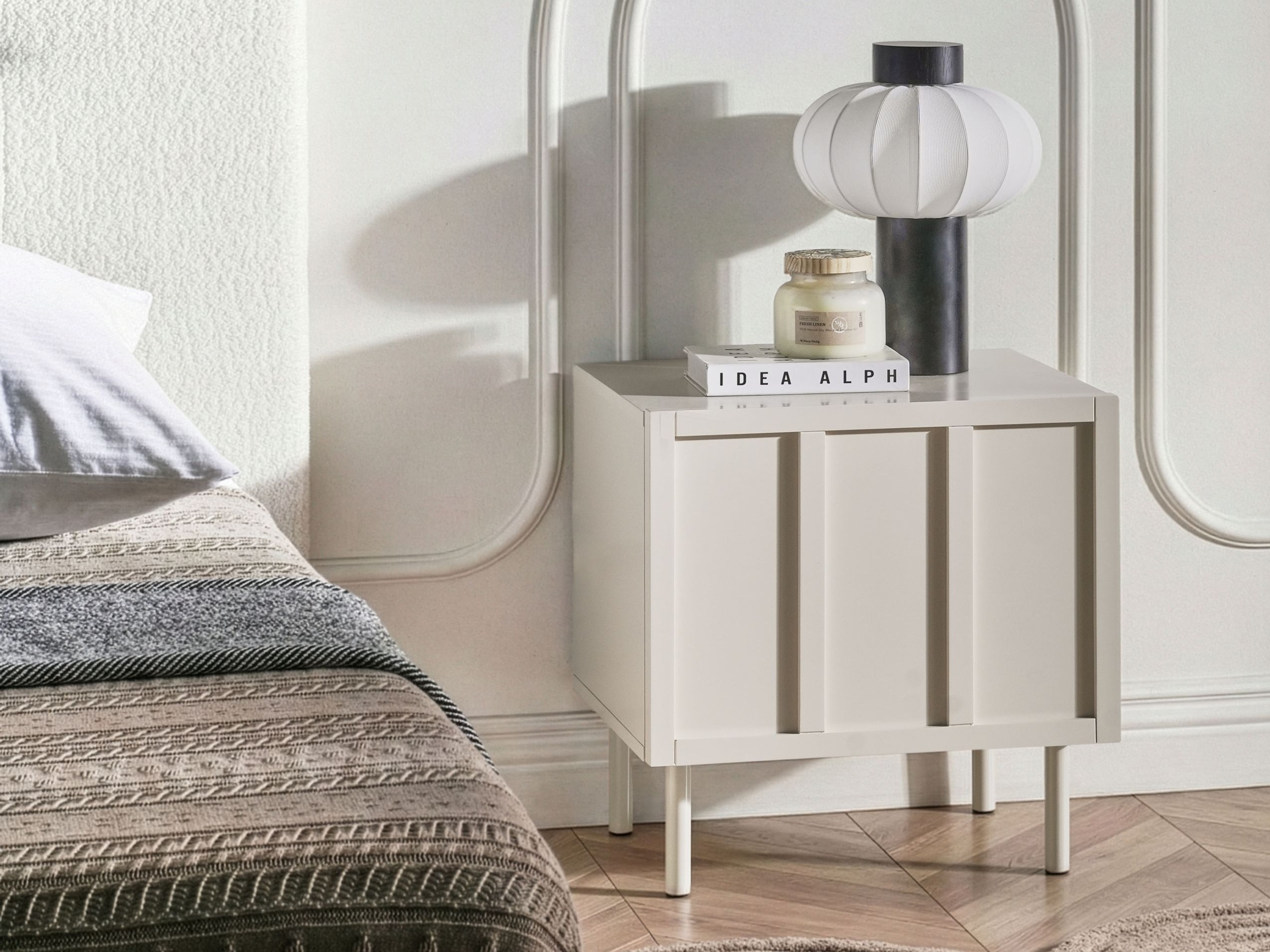 Nočna omarica Berwyn 3058