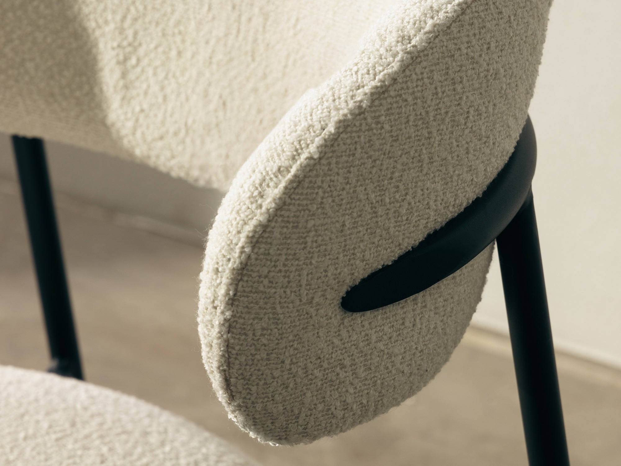 Srednje visok barski stol SL5377 s poškodovano embalažo