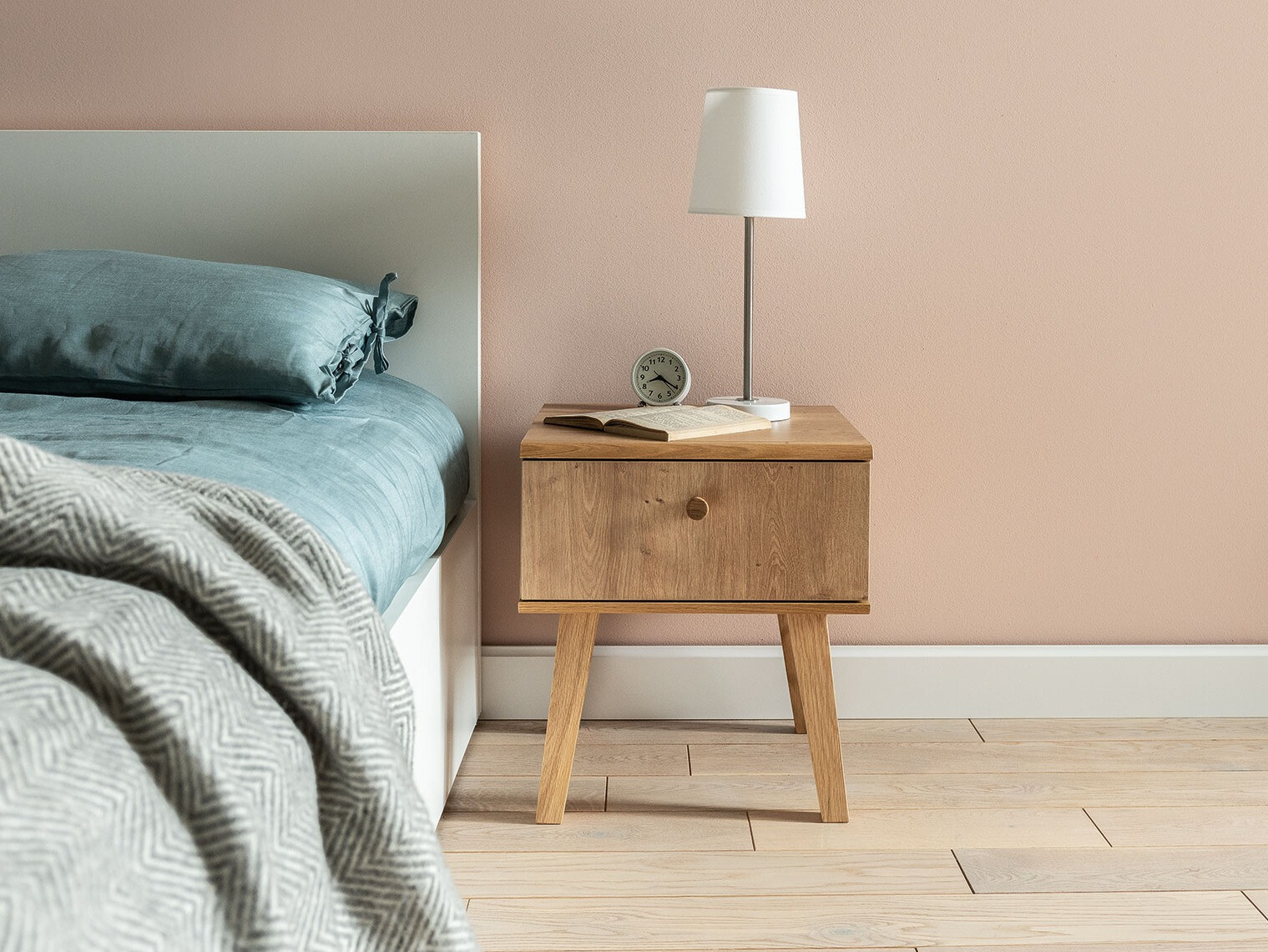 Nočna omarica Ruvruvi 113 (Hrast)