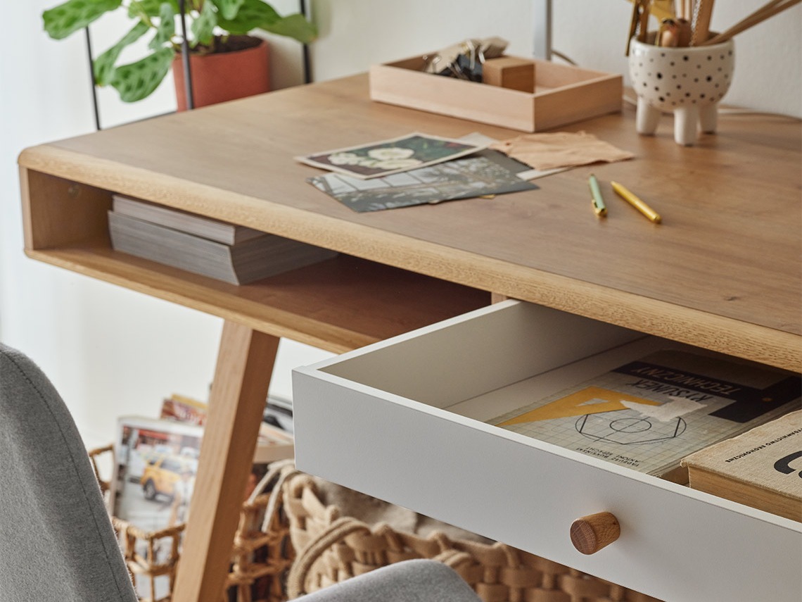 Pisalna miza Ruvruvi 115