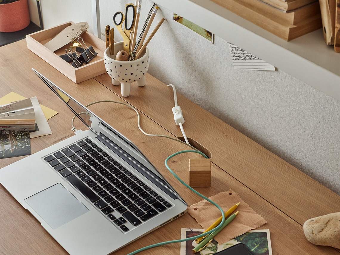 Pisalna miza Ruvruvi 115