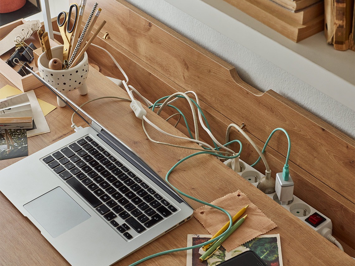 Pisalna miza Ruvruvi 115