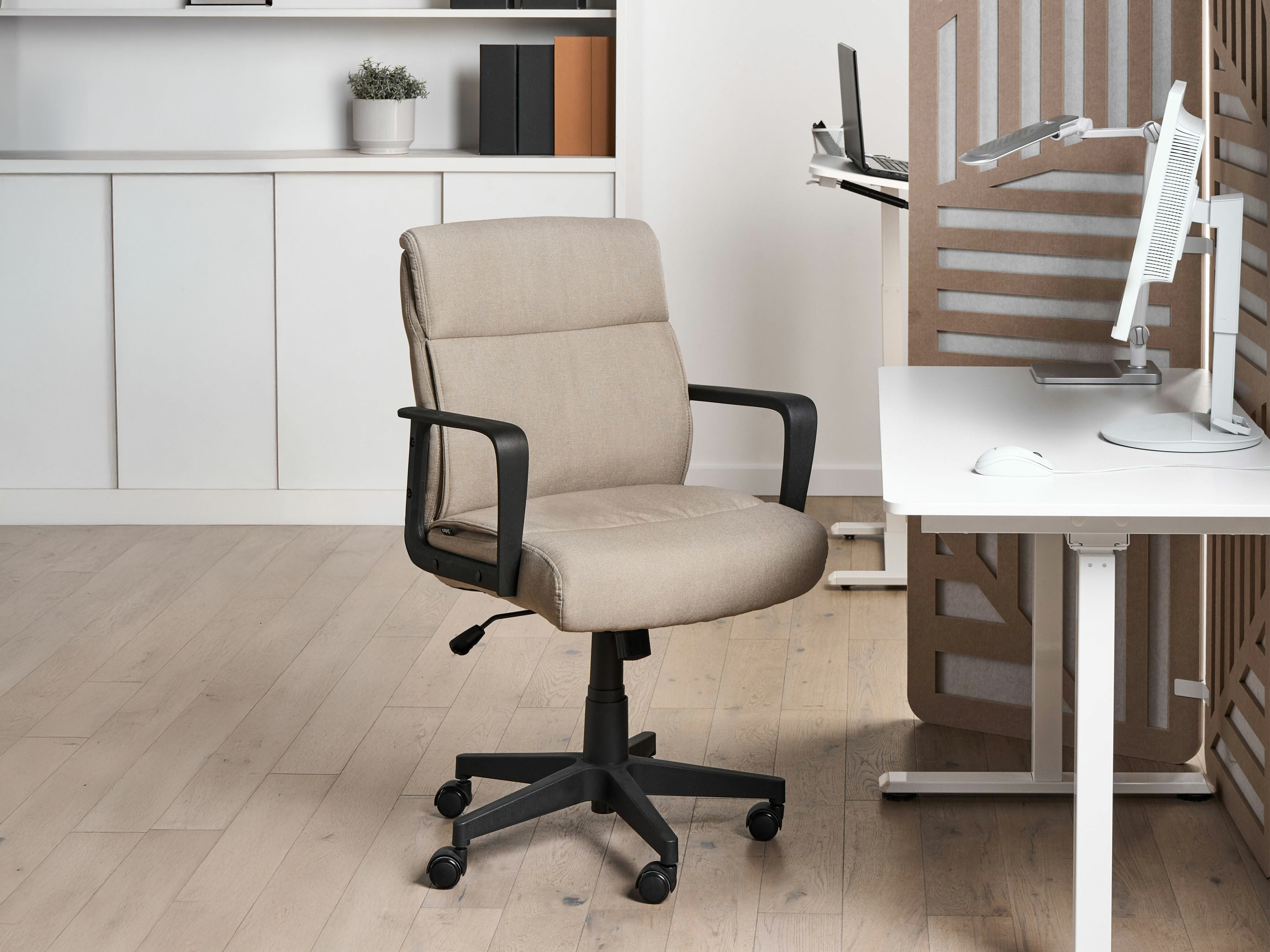 Pisarniški stol Berwyn 3142 (Bež)