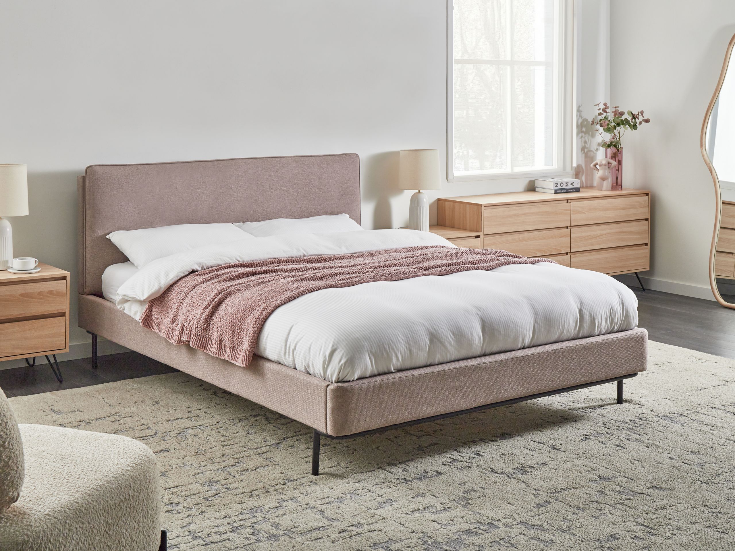Postelja Berwyn 2377 (Taupe)
