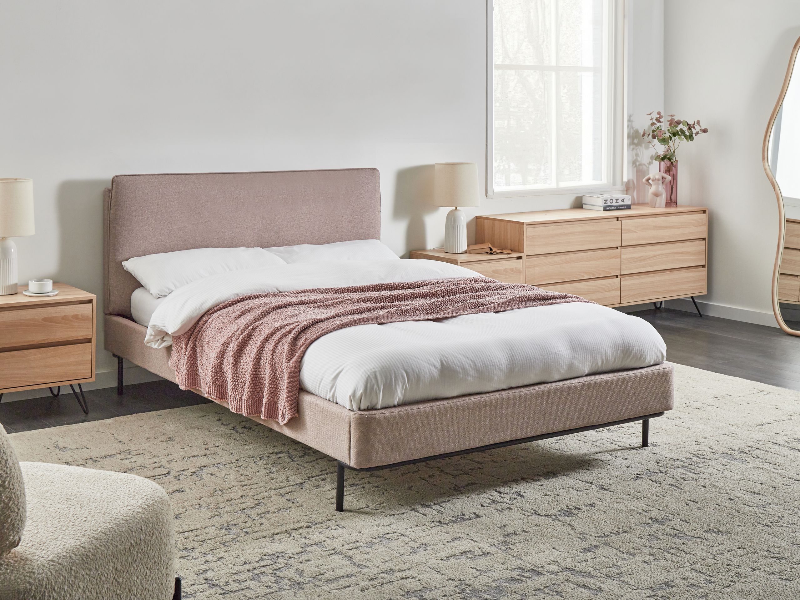 Postelja Berwyn 2377 (Taupe)
