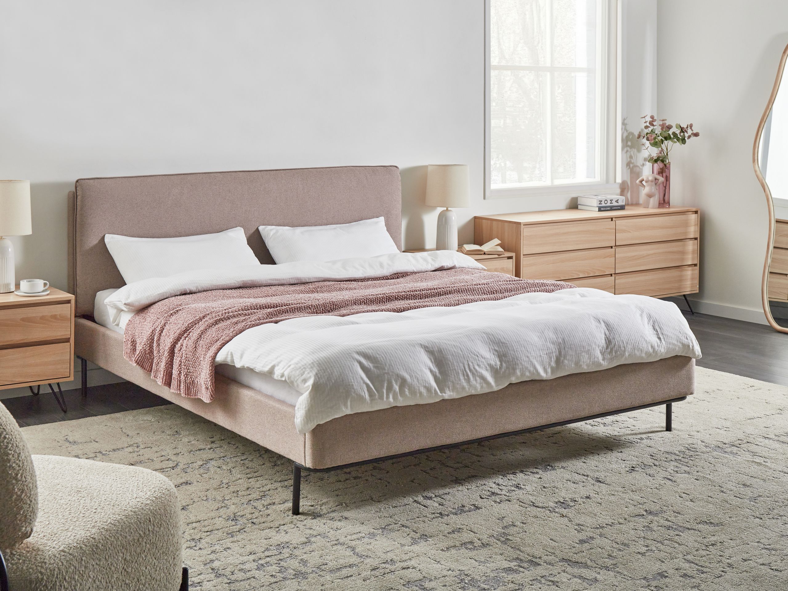 Postelja Berwyn 2377 (Taupe)