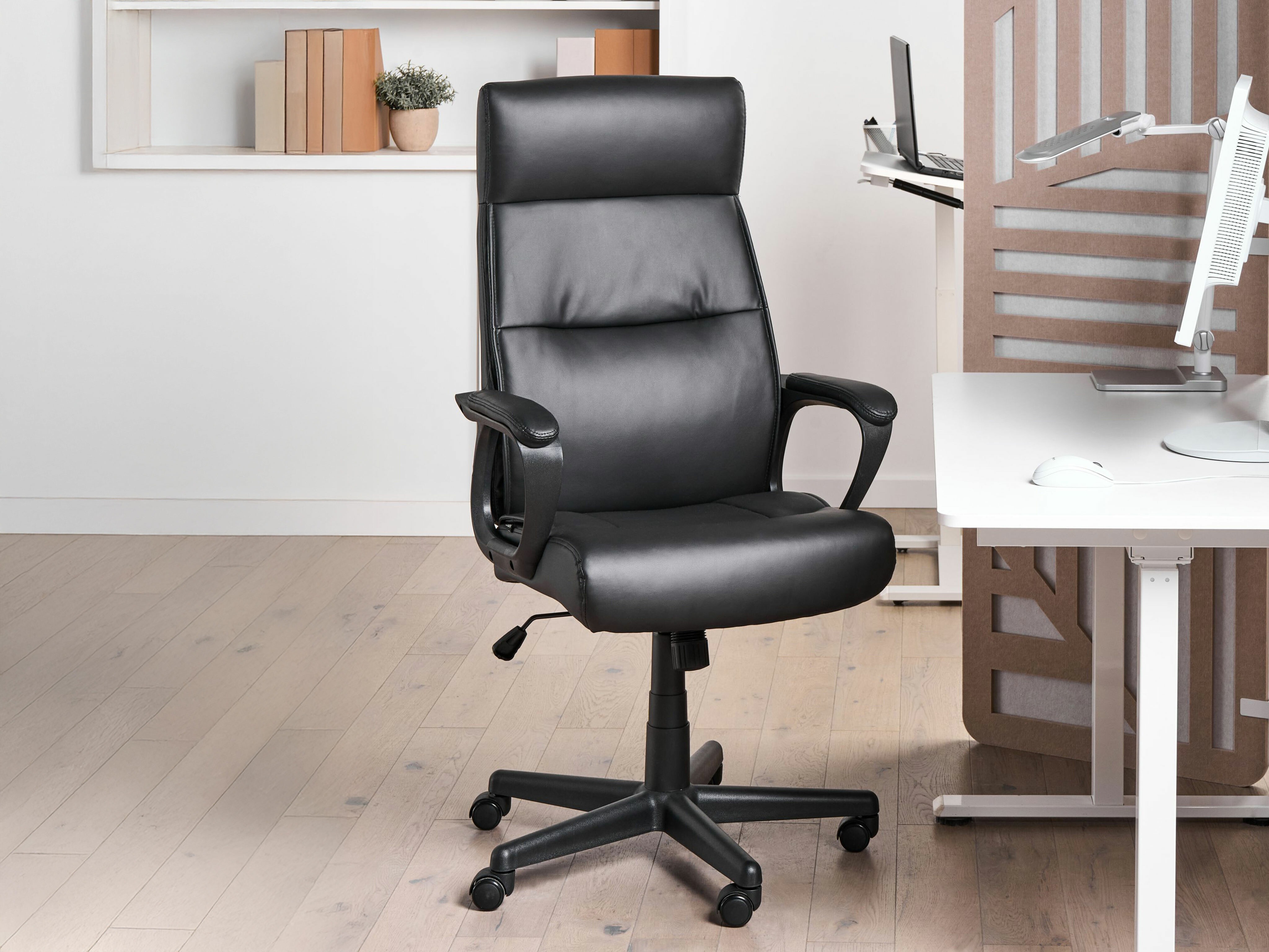 Pisarniški stol Berwyn 3175 (Črna)