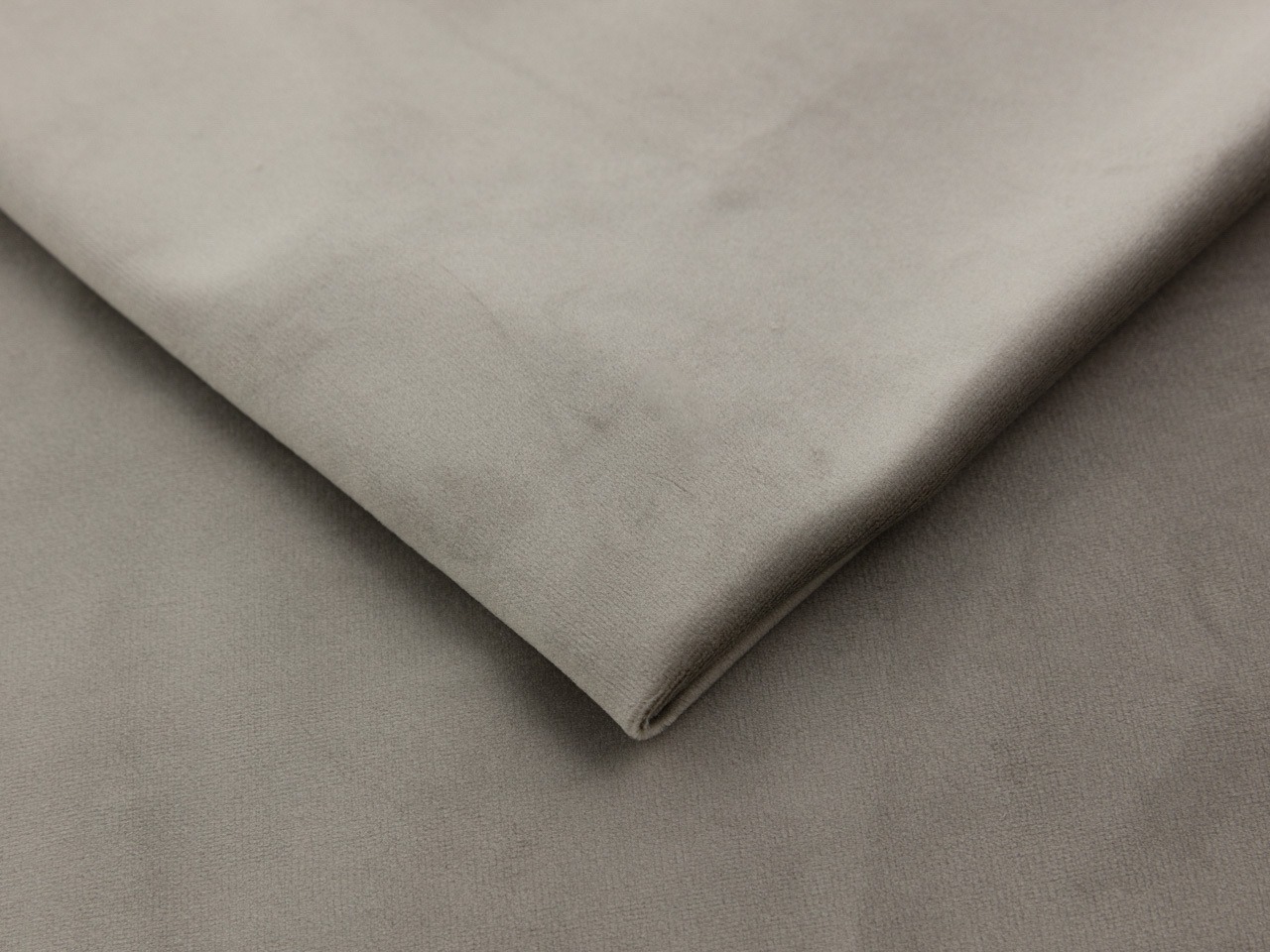 Boxspring postelja Martinez 129 (Magic Velvet 2210)