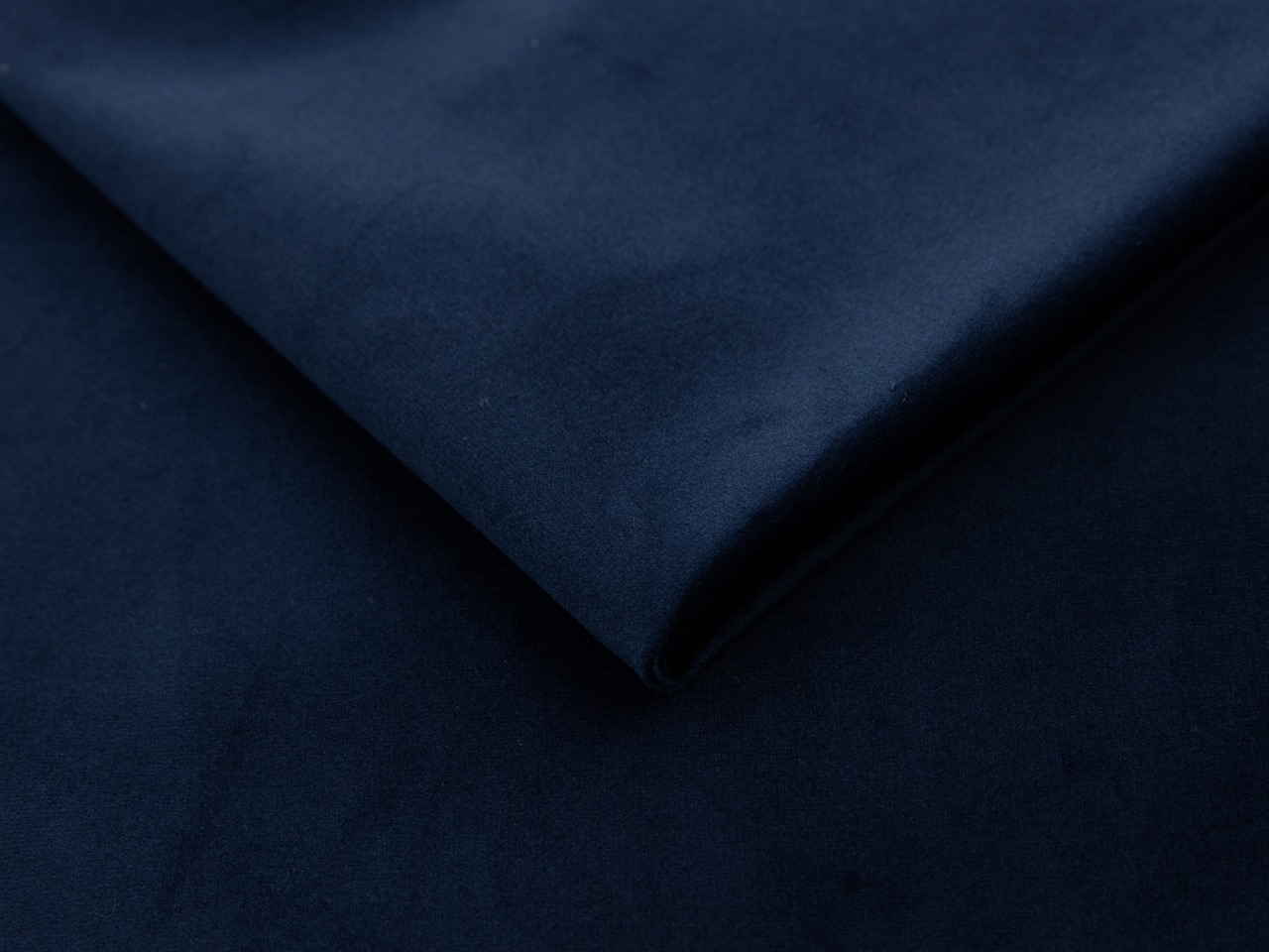 Boxspring postelja Martinez 129 (Magic Velvet 2216)