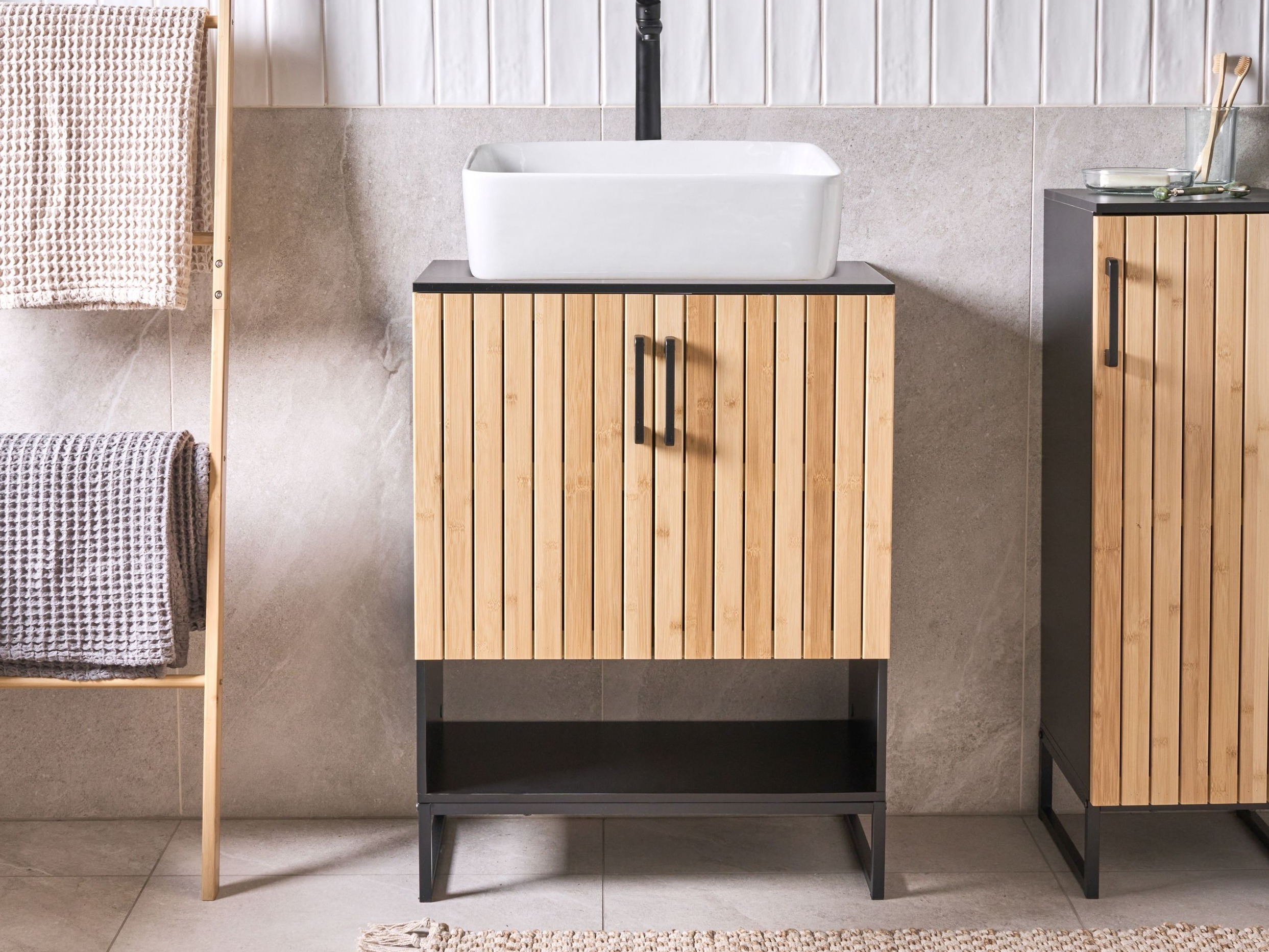 Prostostoječa kopalniška omarica za umivalnik Berwyn 3196