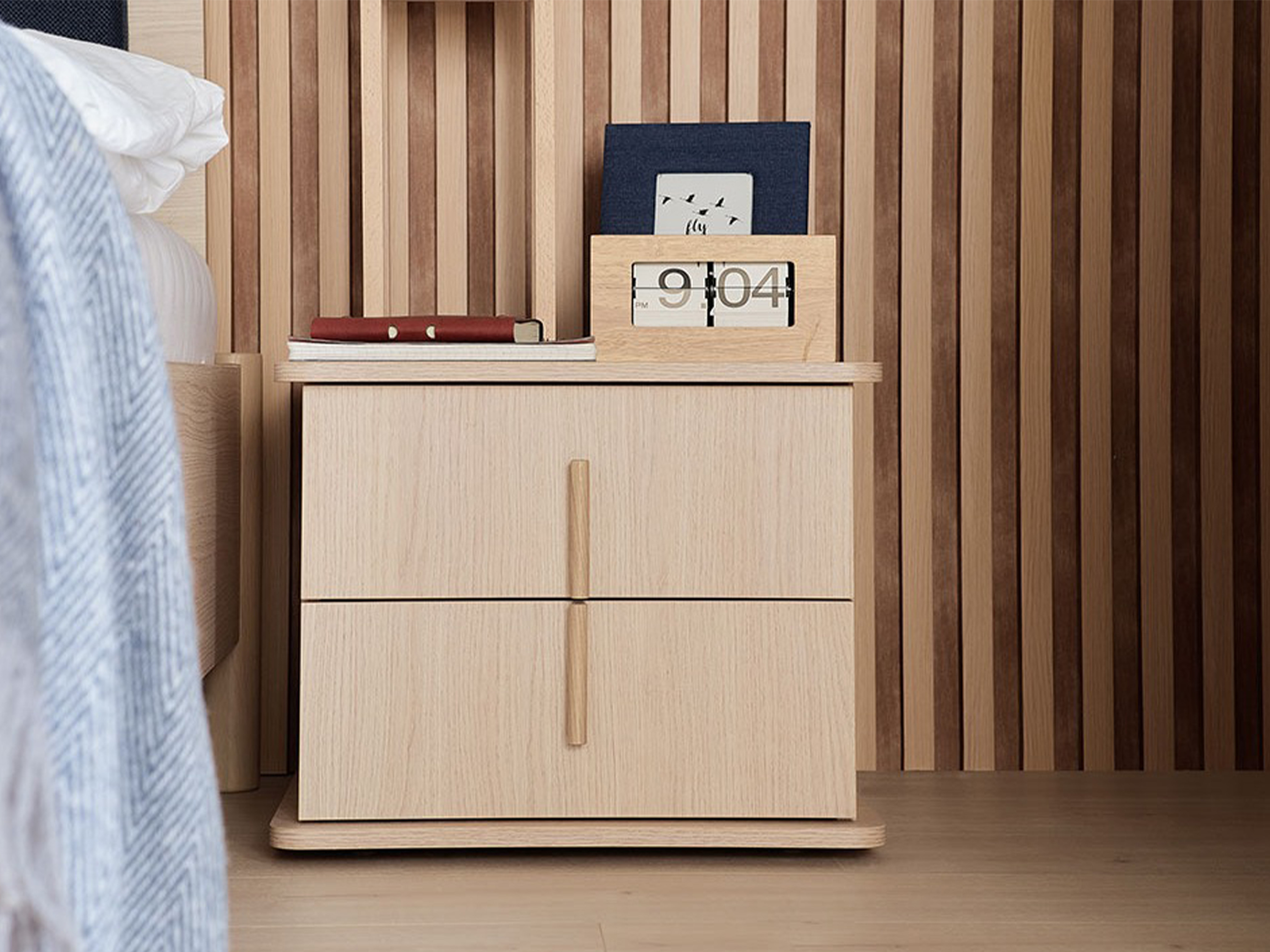 Nočna omarica Camcamo 107