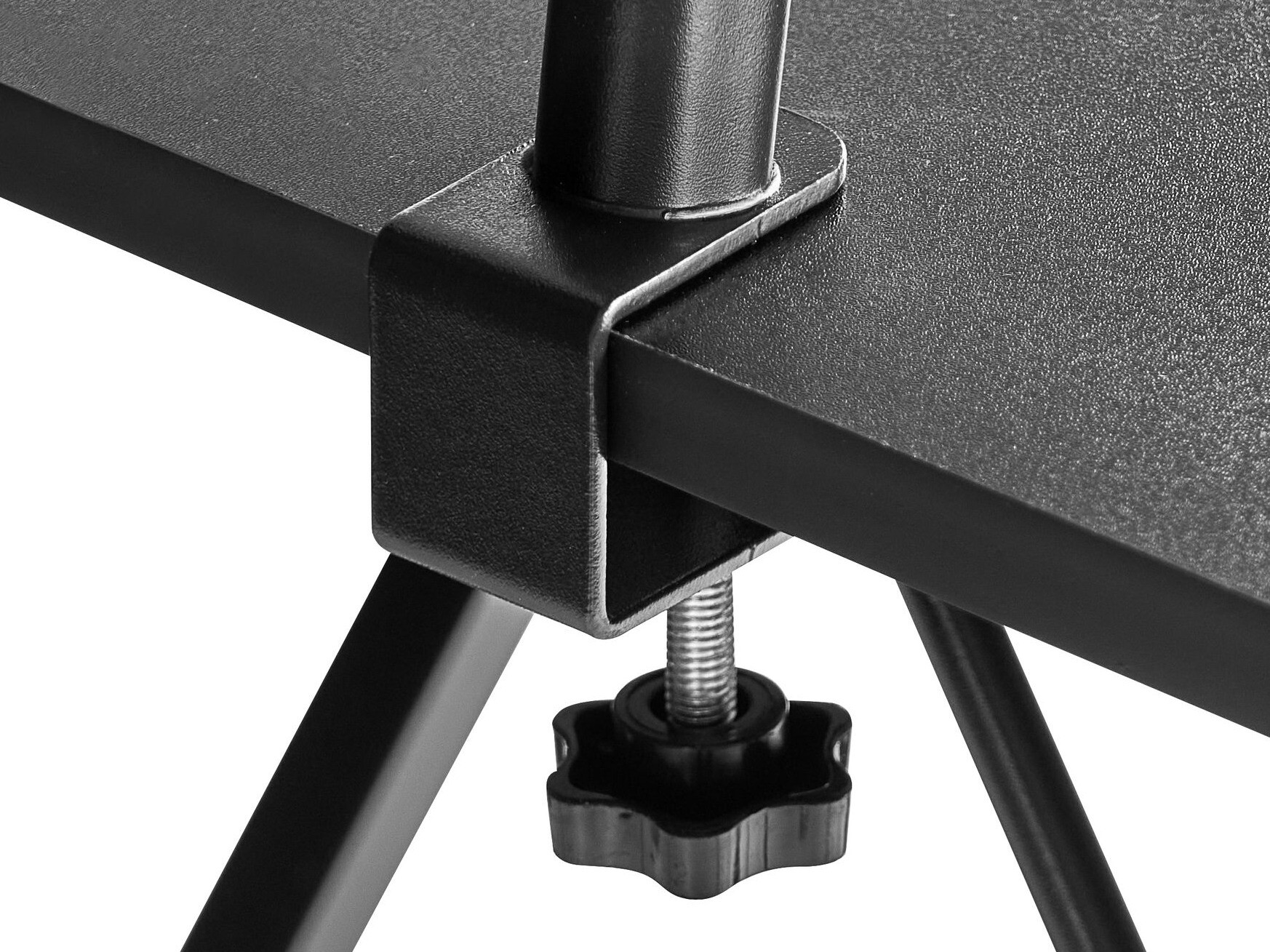 Kotna pisalna miza Berwyn 3218 (Črna)