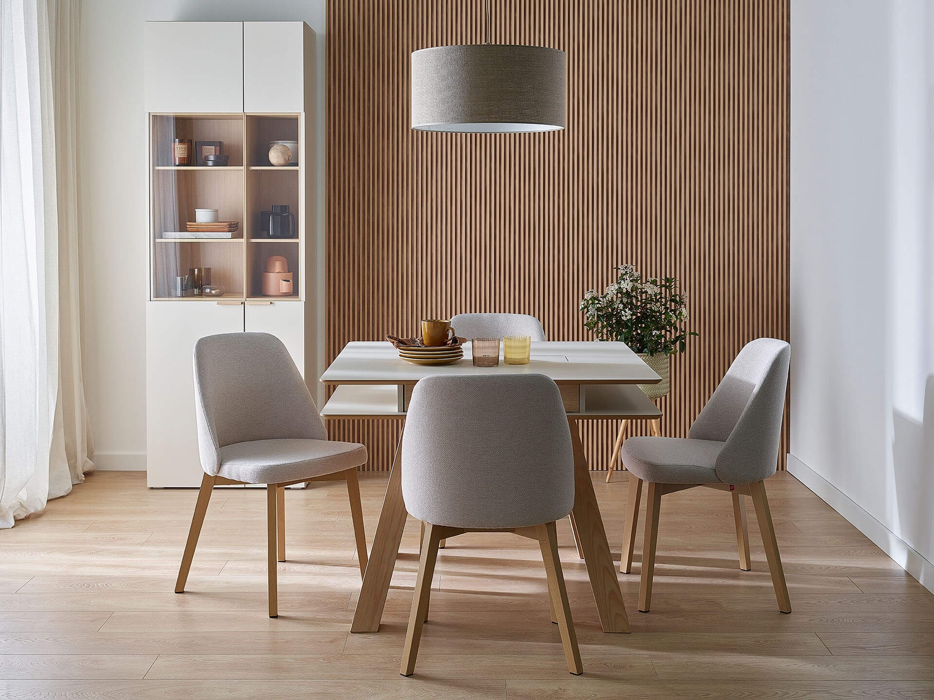 Regal Veldalo 115 (Lahki hrast)