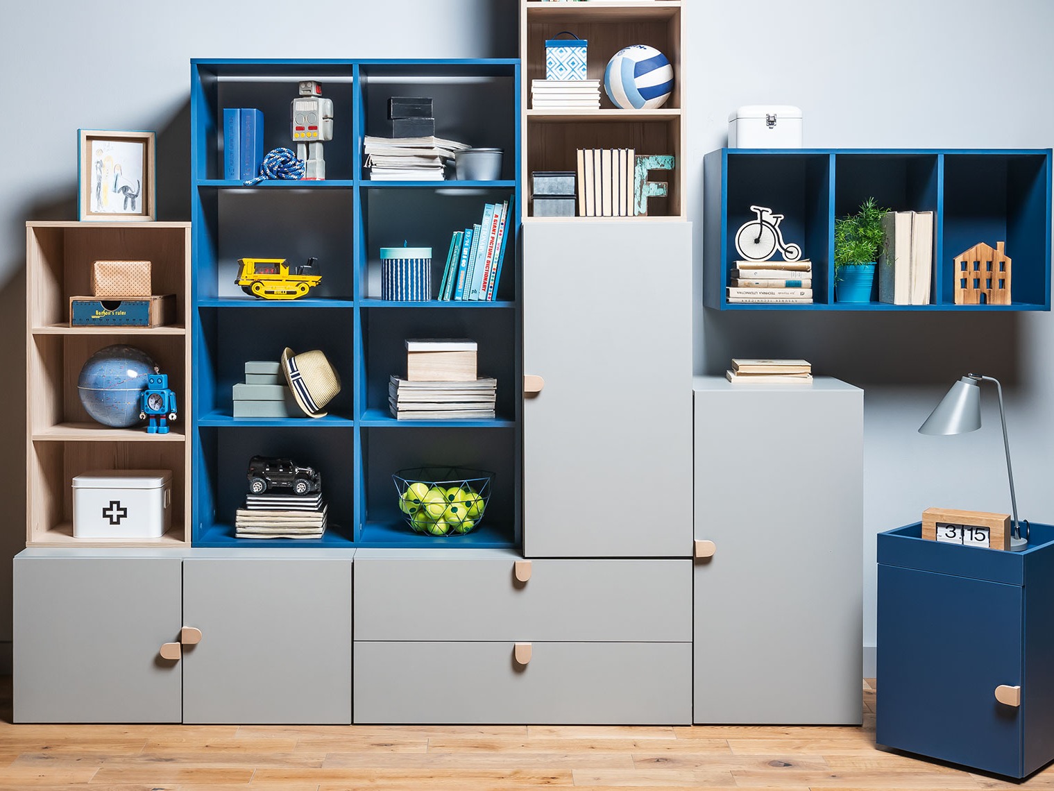 Stenska polica Nutese 101 (Bor)